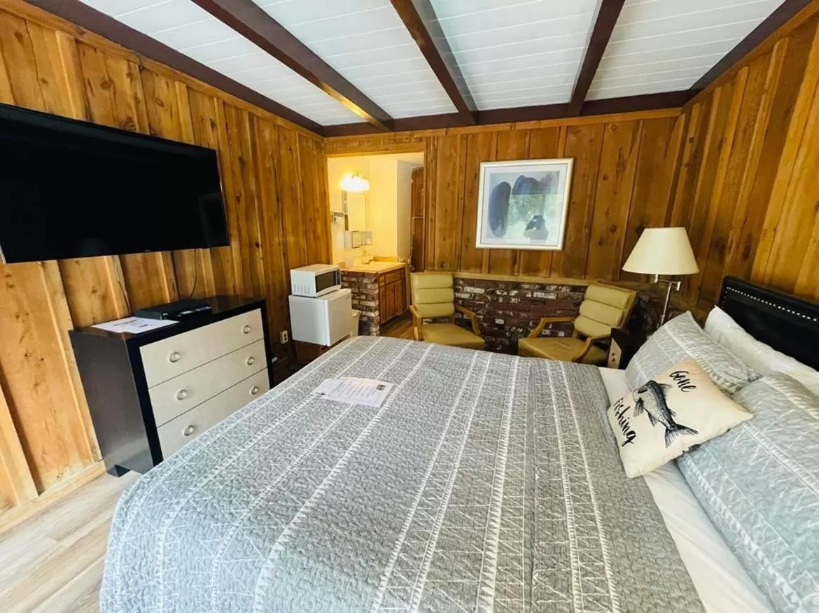 Bed in Riverfront Lodging