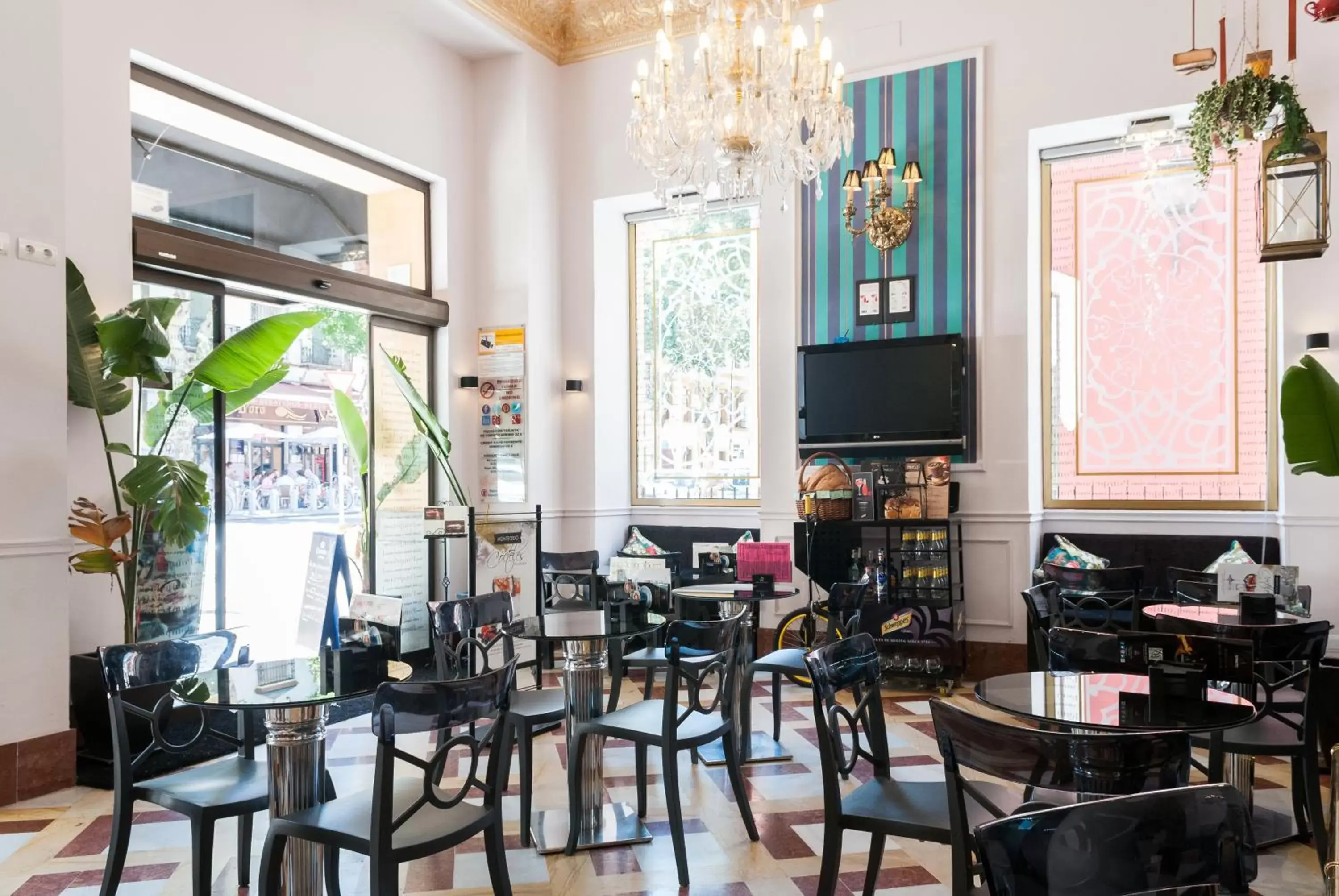 Day, Restaurant/Places to Eat in Adriano Boutique Sevilla