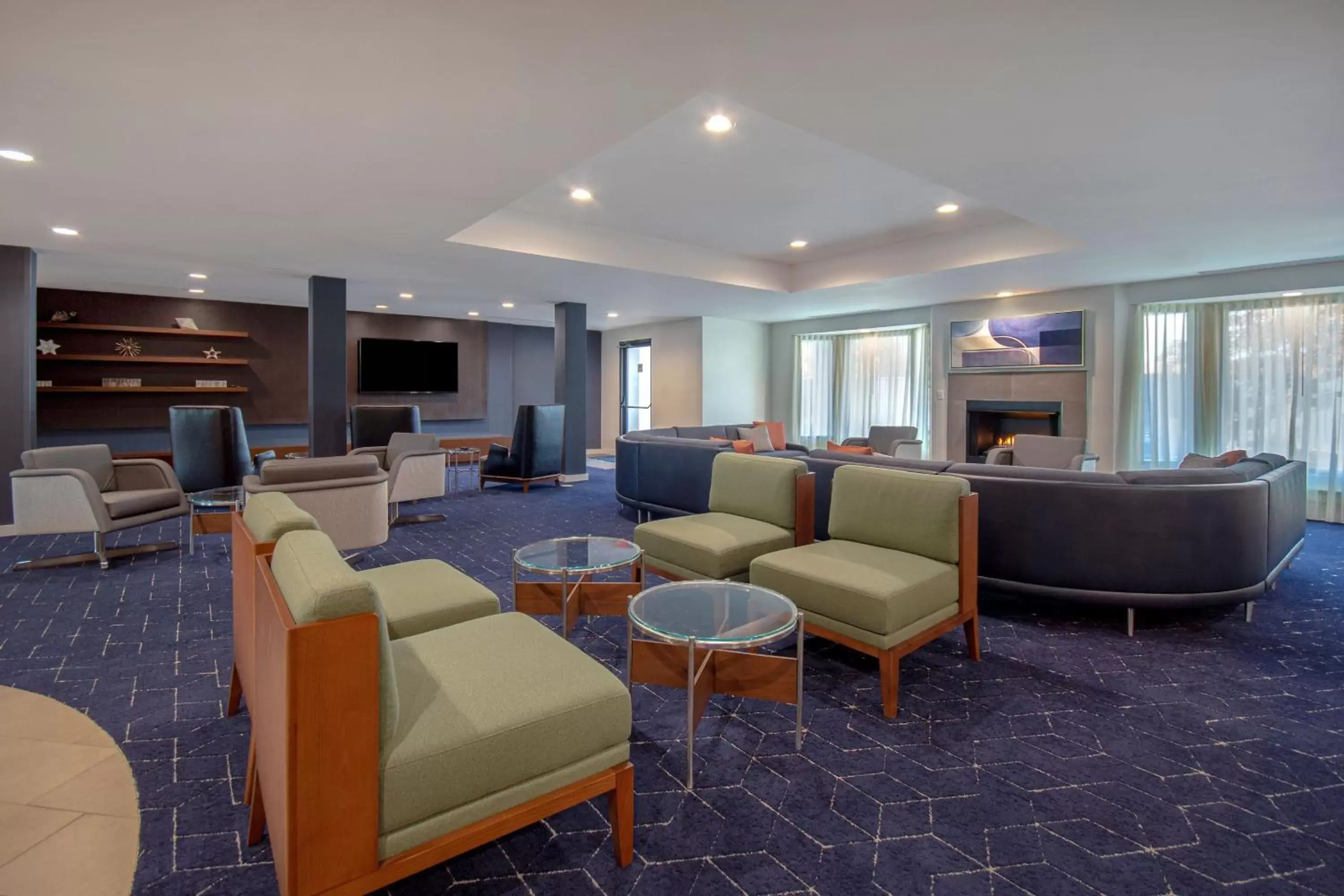 Lobby or reception, Lounge/Bar in Courtyard by Marriott Cincinnati Airport