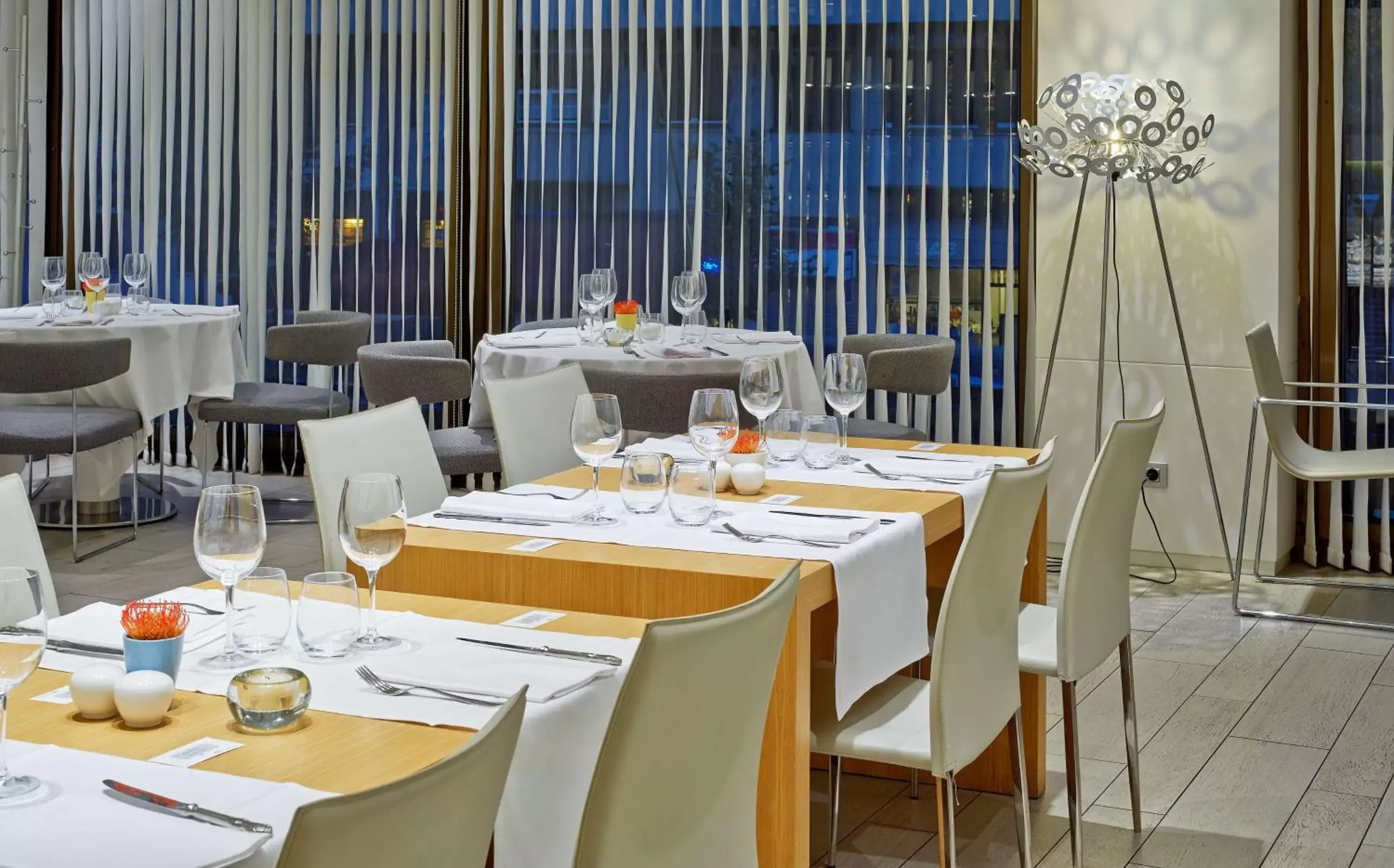 Restaurant/Places to Eat in NH Collection Villa de Bilbao