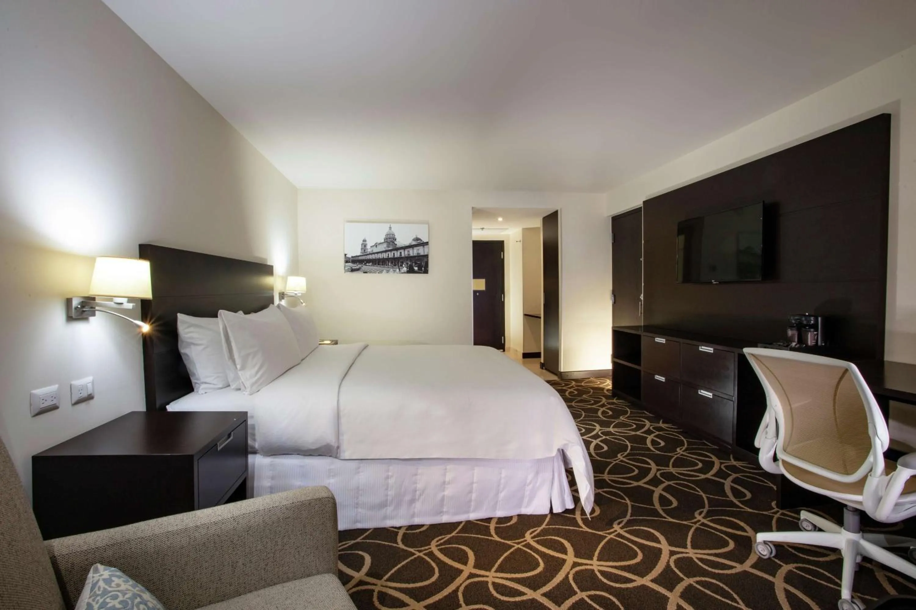 Bedroom, Bed in Doubletree By Hilton Toluca