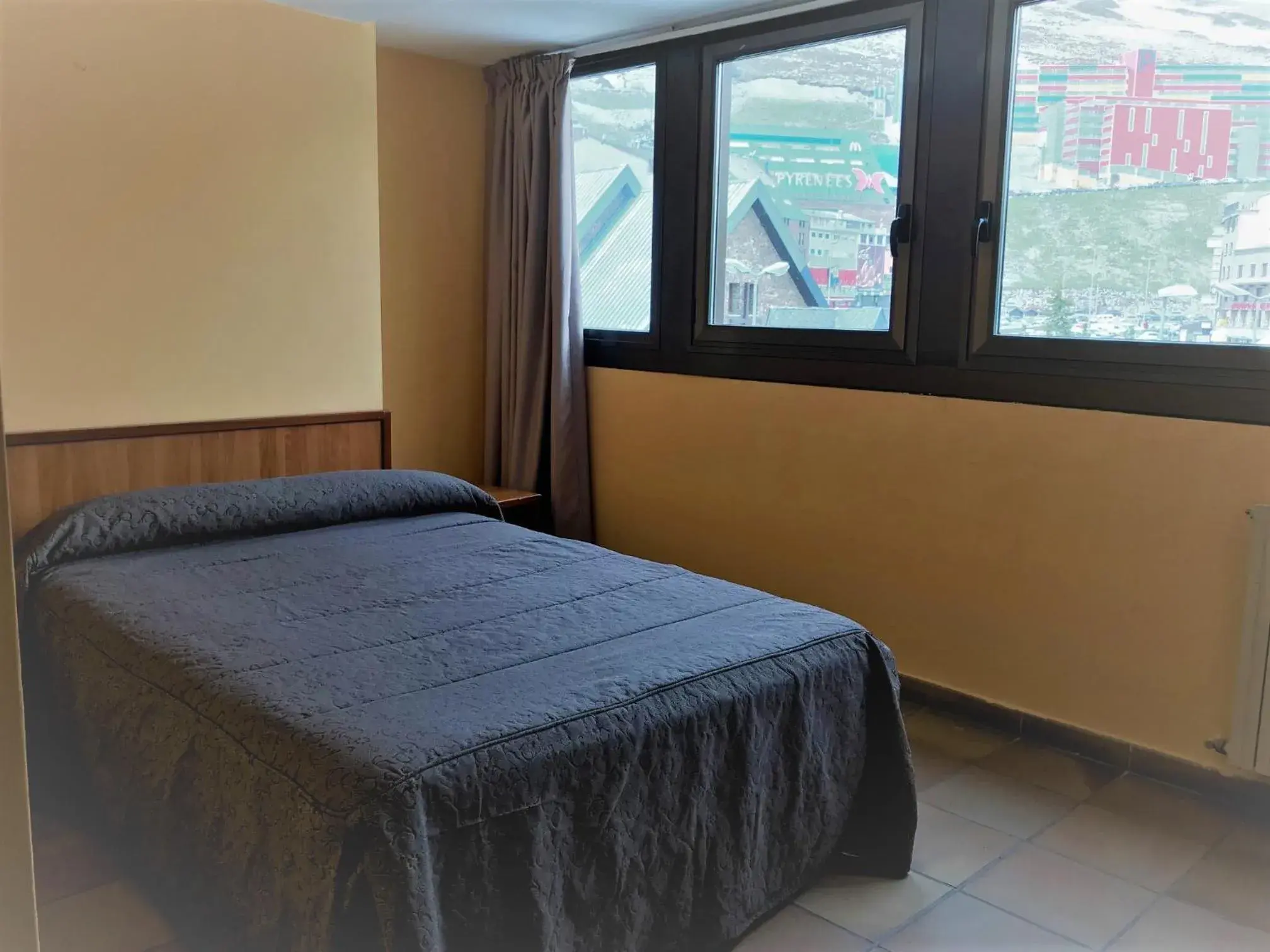 Photo of the whole room, Bed in Hotel Refugi dels Isards Photo of the whole room, Bed in Hotel Refugi dels Isards