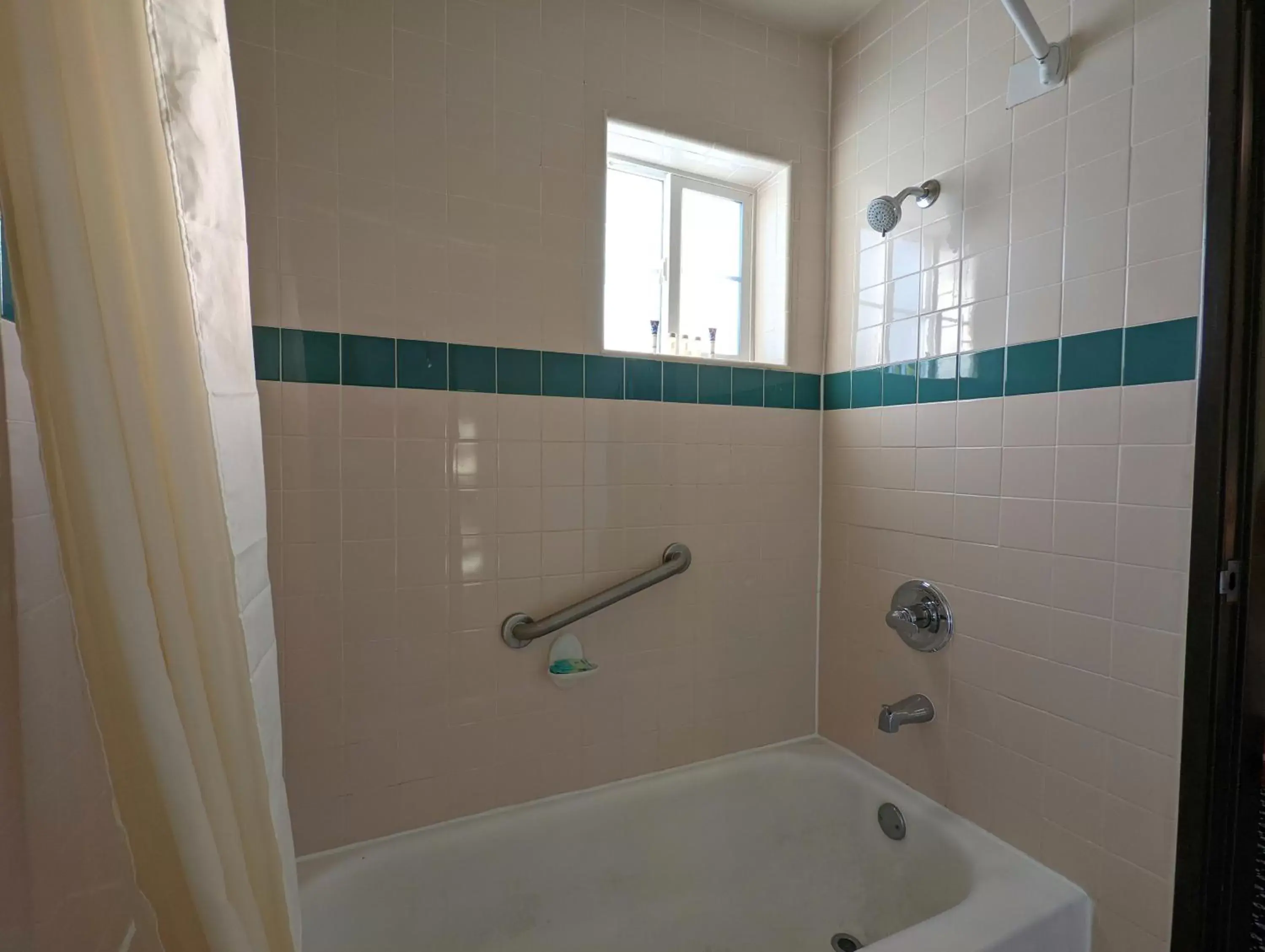 Bathroom in Americas Best Value Inn Oxnard-Port Hueneme