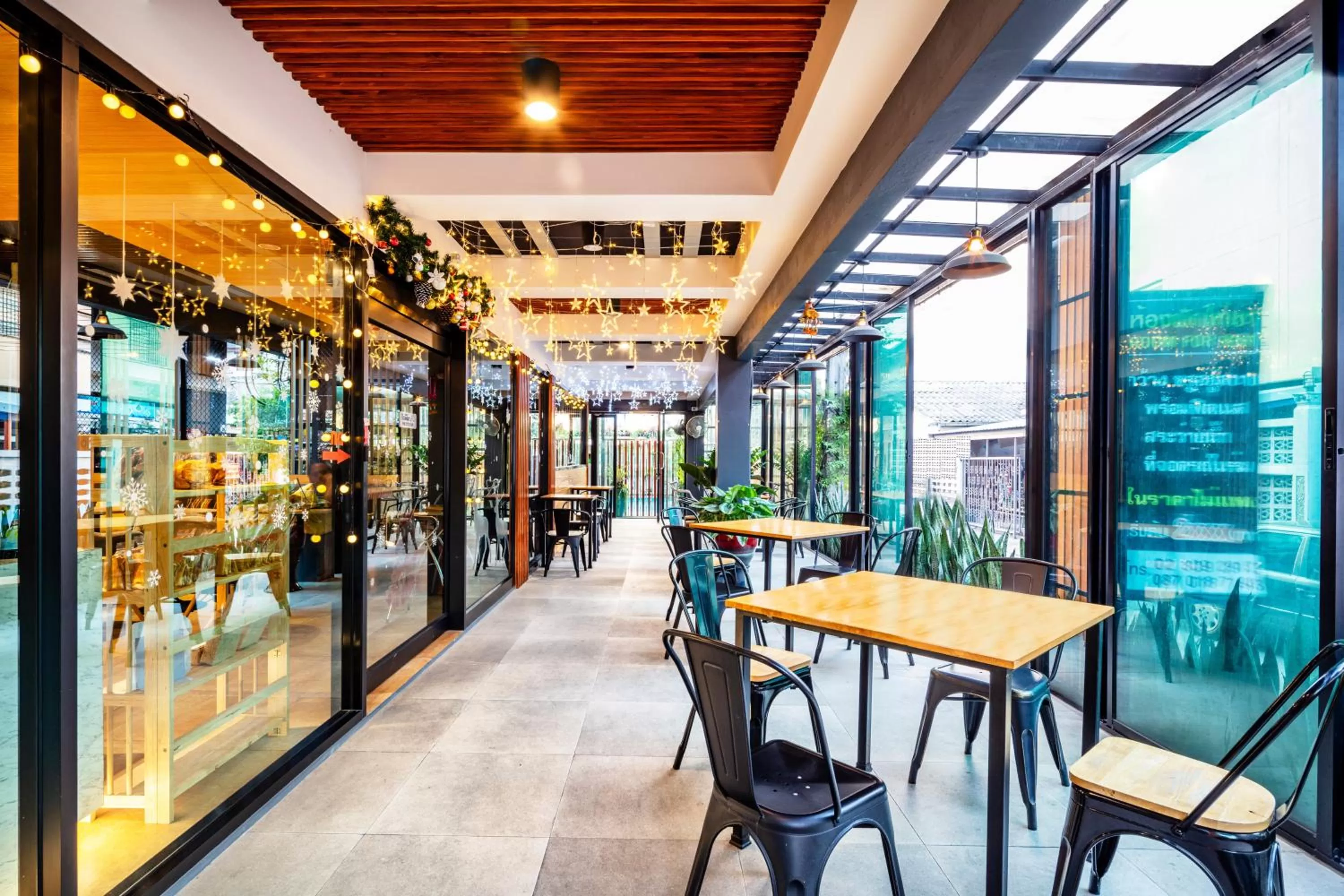 Communal lounge/ TV room in Penyos Suite