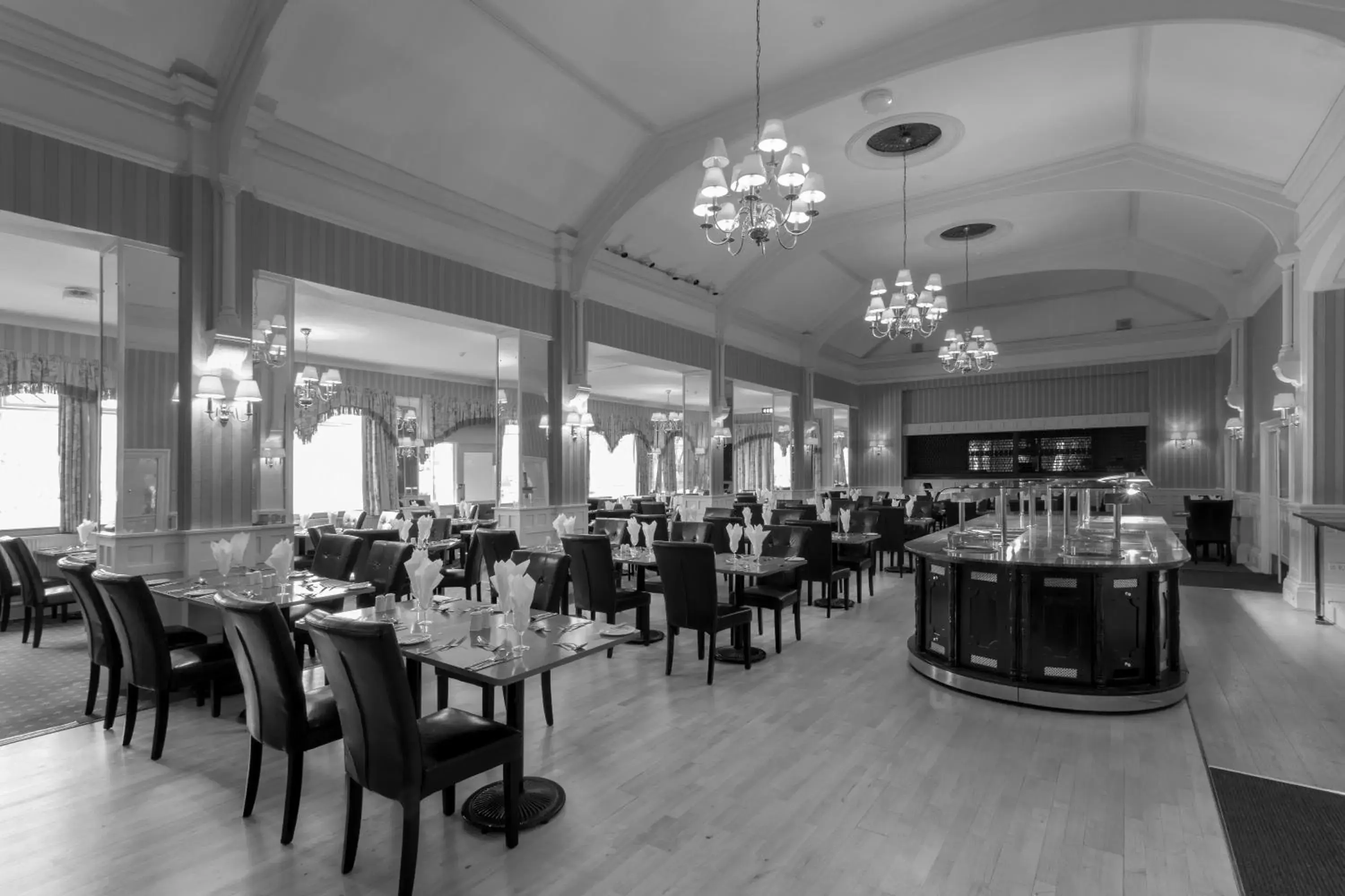 Restaurant/Places to Eat in Clifton Hotel