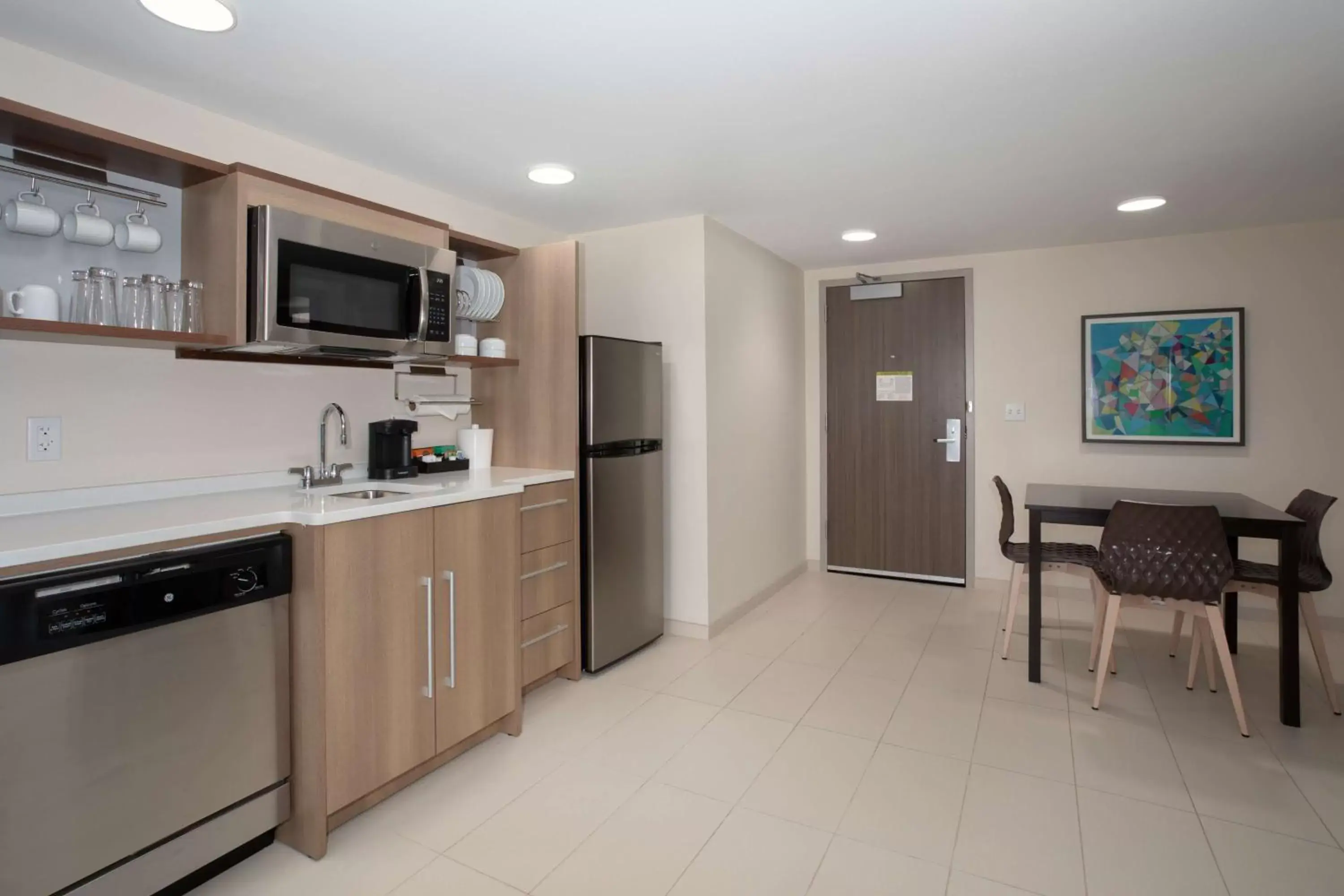 Kitchen or kitchenette, Kitchen/Kitchenette in Home2 Suites By Hilton Omaha Un Medical Ctr Area