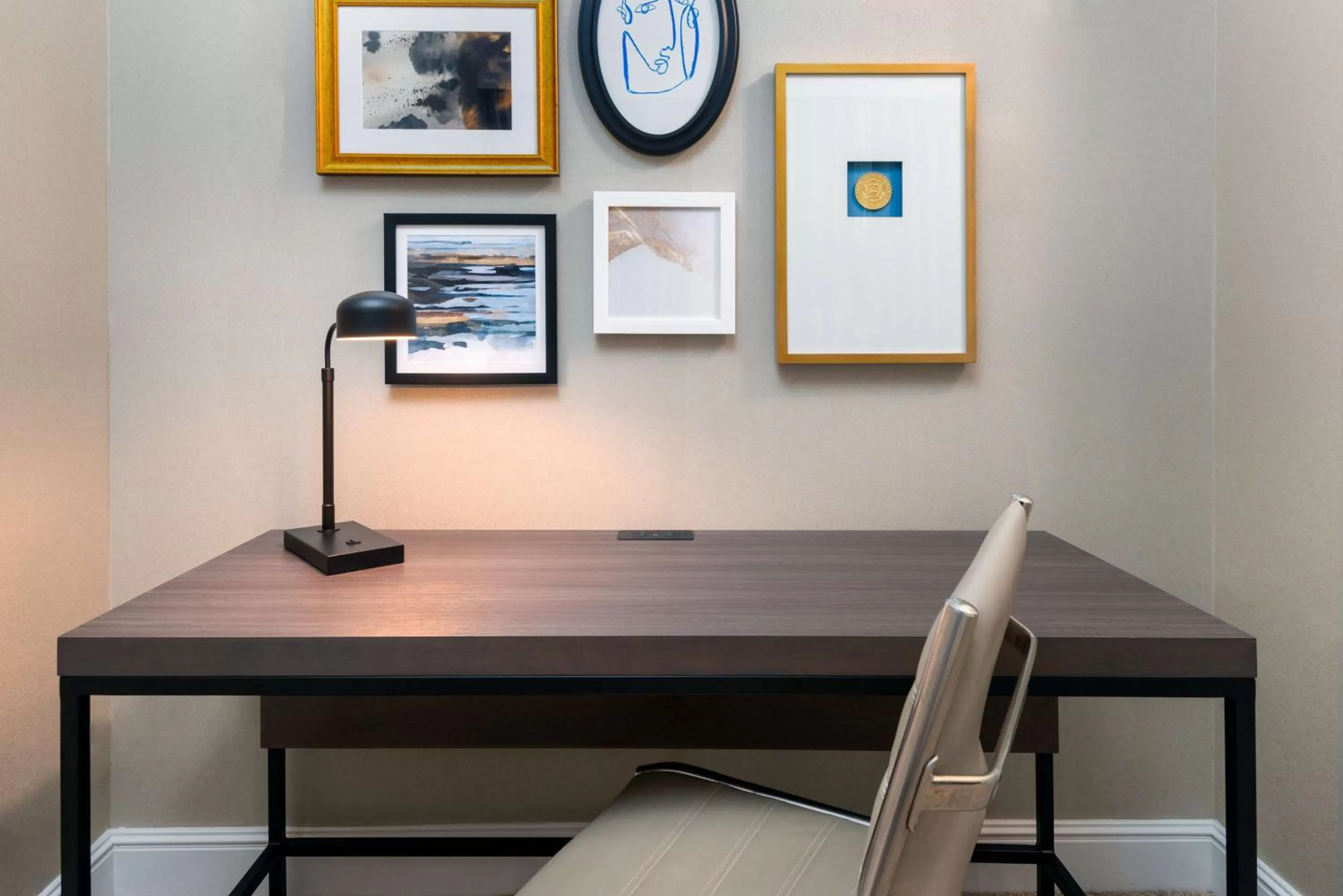 Standard King Room in The Pennywell St Louis Downtown a Hilton Hotel