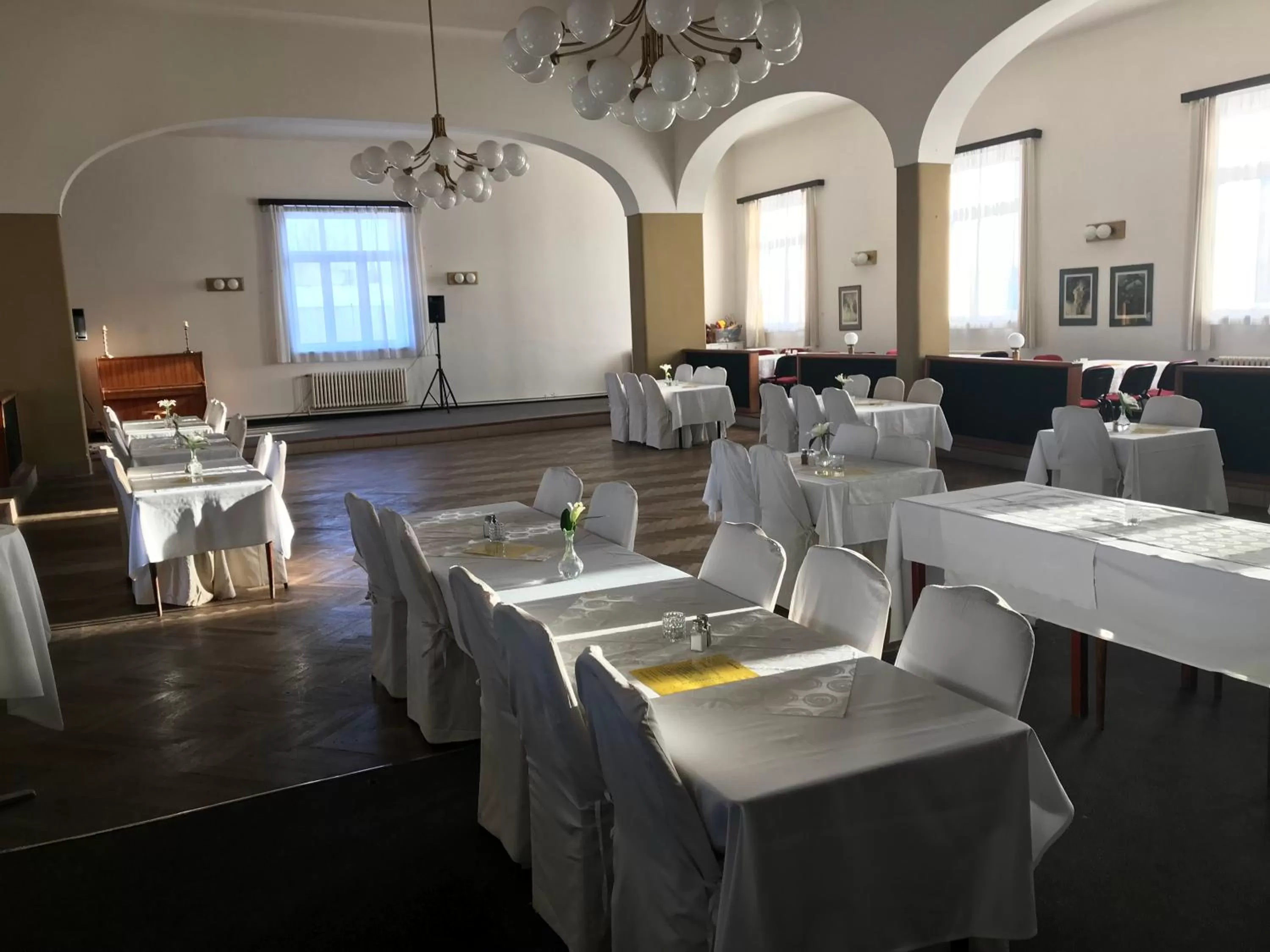 Restaurant/places to eat in Hotel Svornost