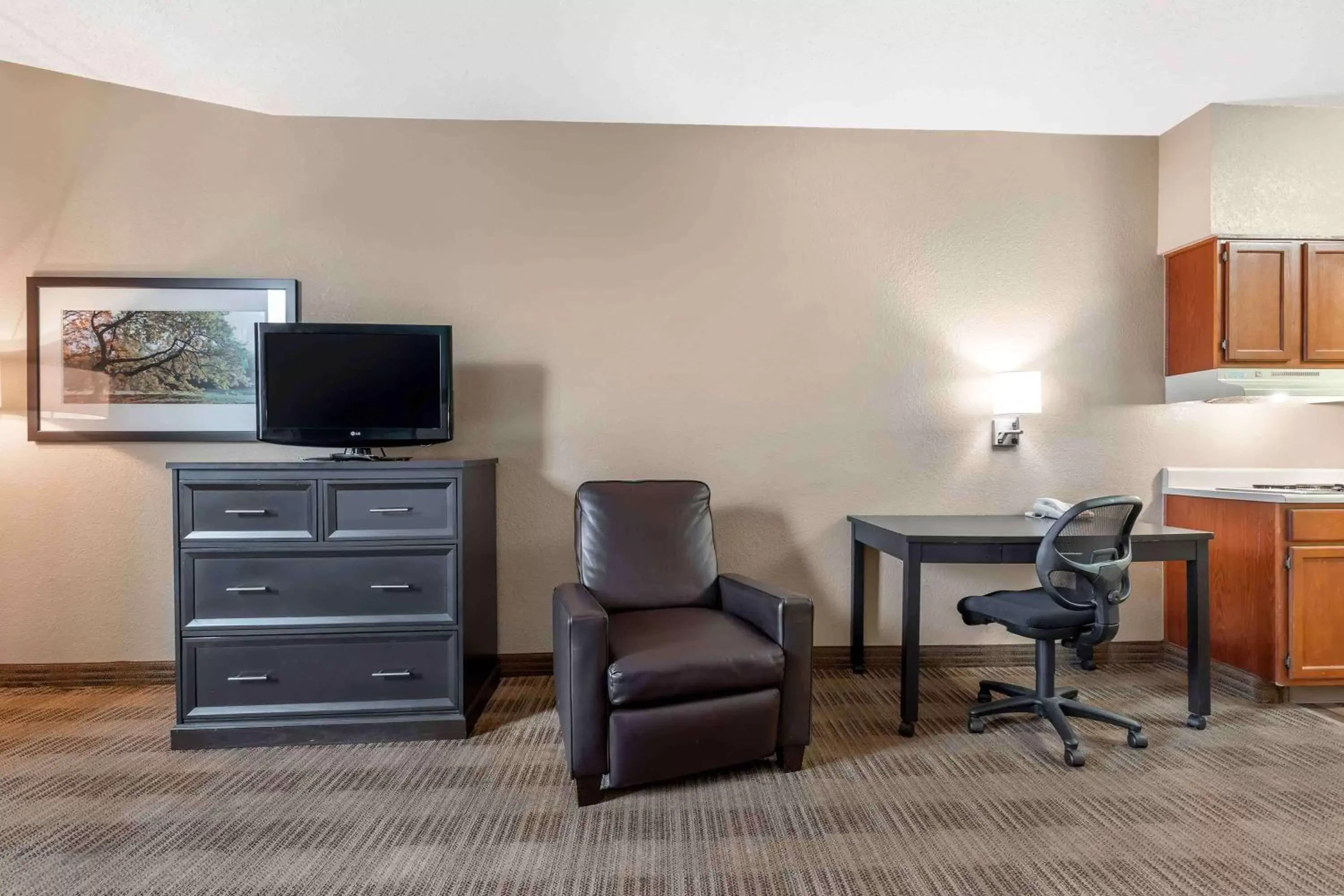 Bedroom, Seating Area in Extended Stay America Suites - Dallas - Frankford Road