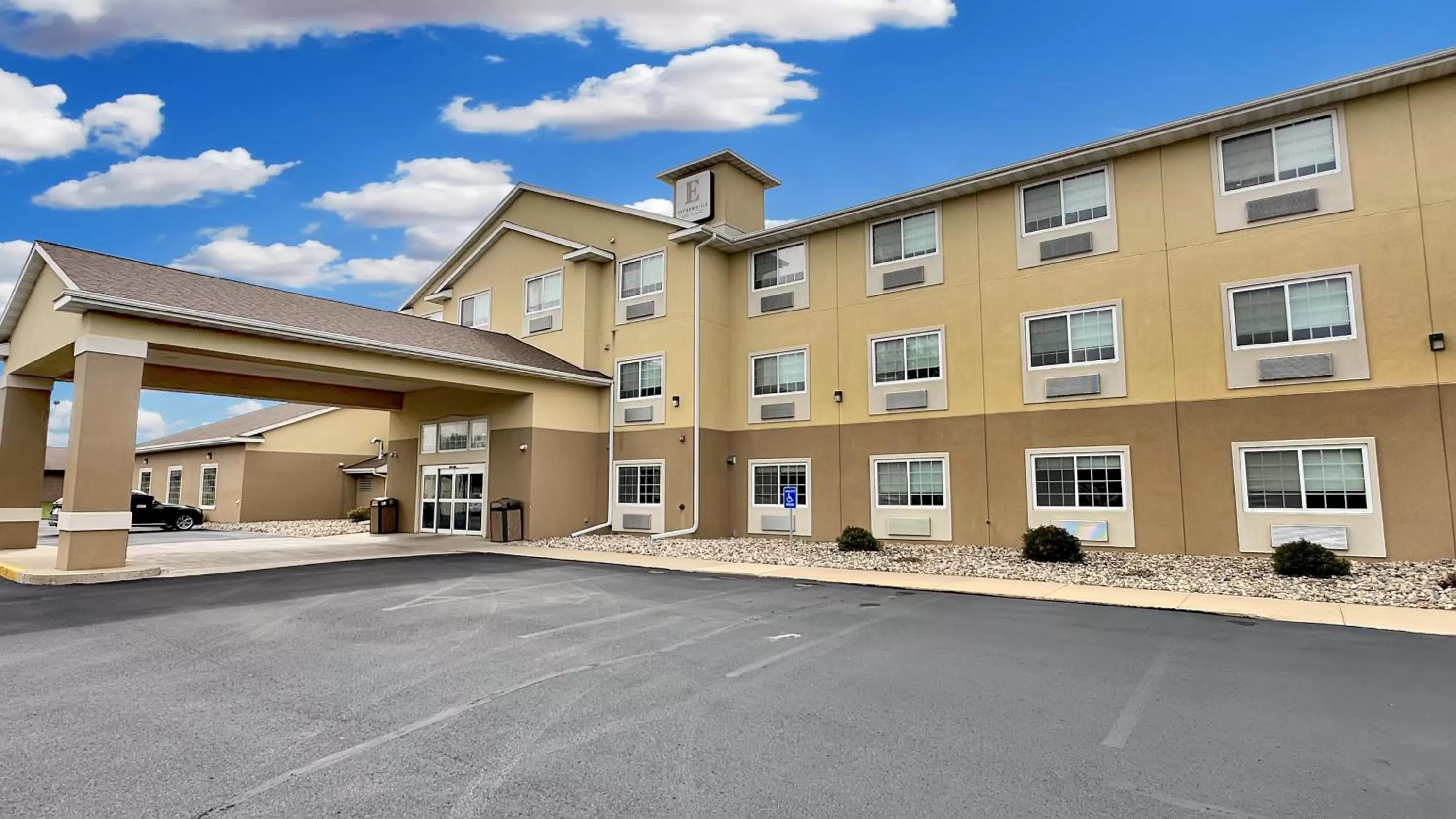 Property building in Estherville Hotel & Suites