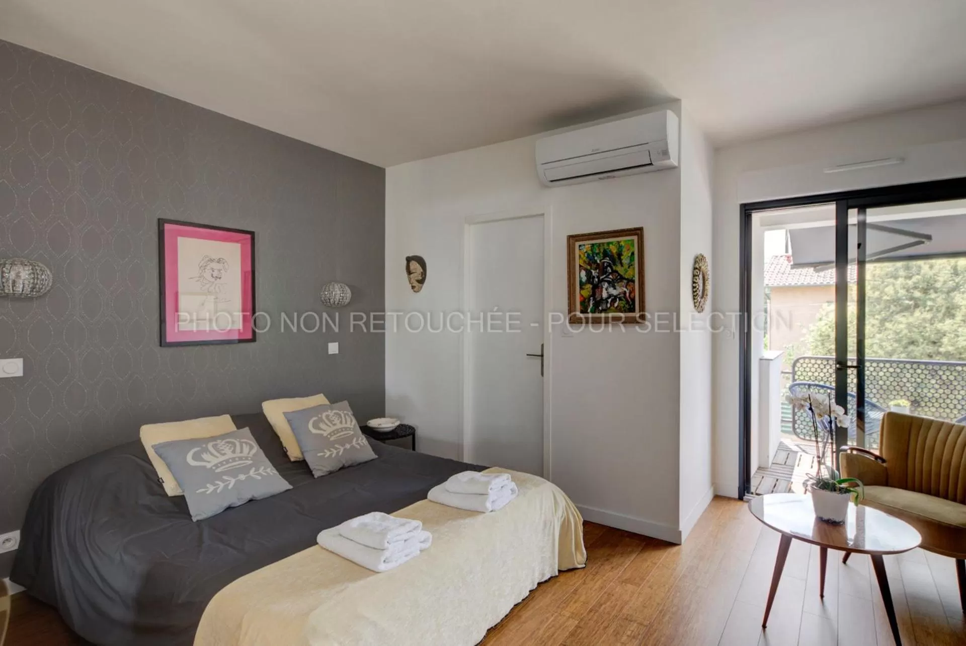 Photo of the whole room, Bed in La Galerie