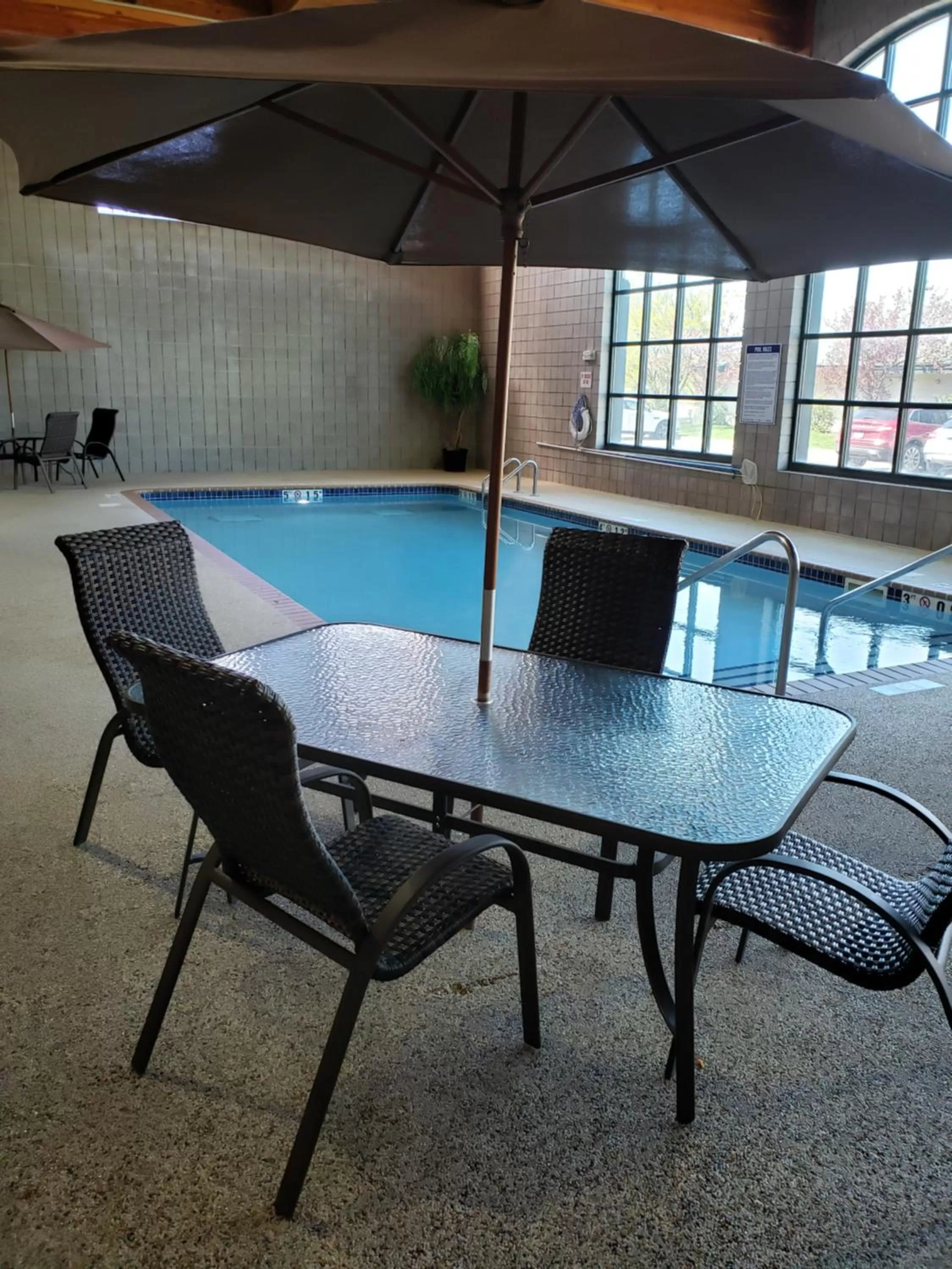 Swimming pool in Wingate by Wyndham Coon Rapids