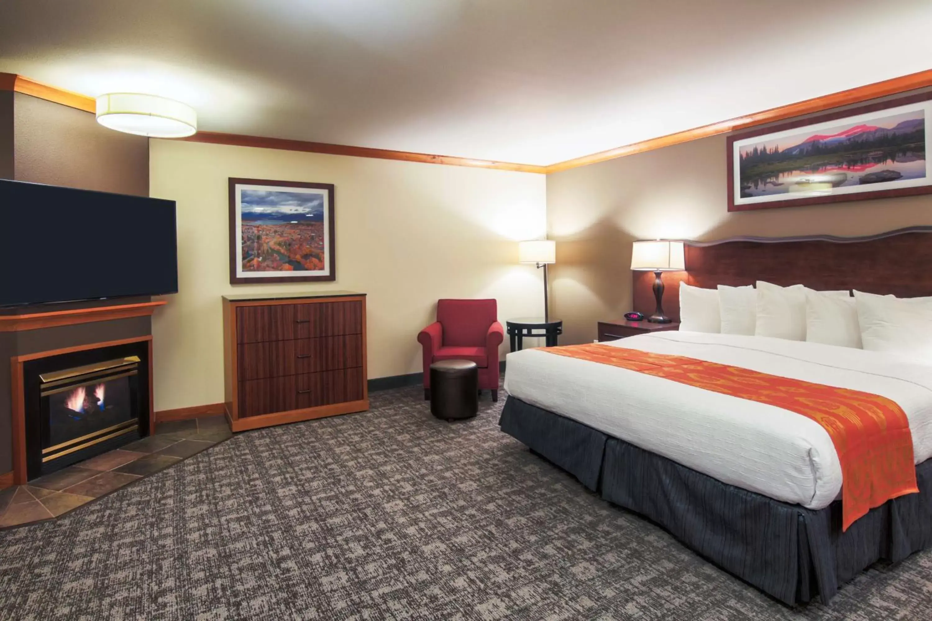 Photo of the whole room, Bed in Best Western Rocky Mountain Lodge