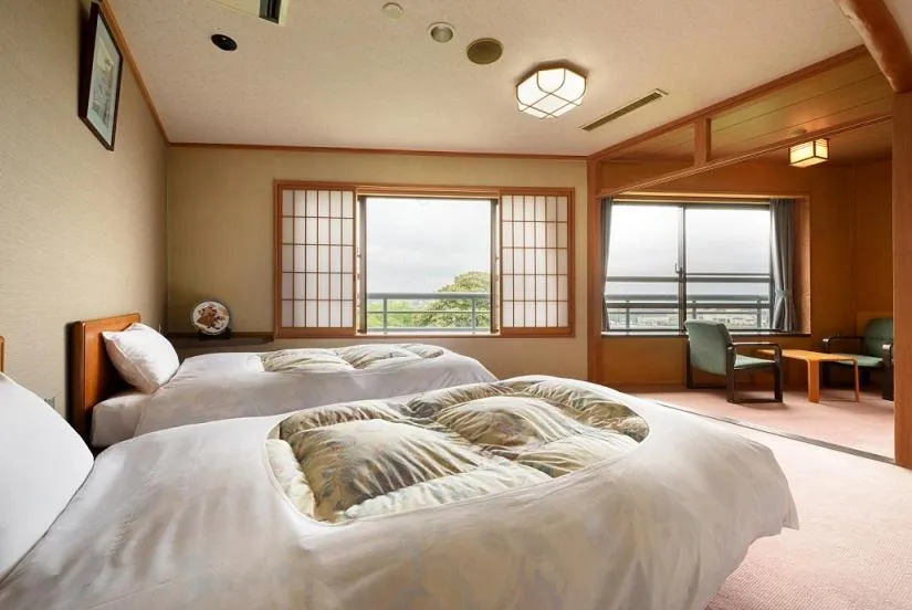 Day, Bed in Shintomi-tei