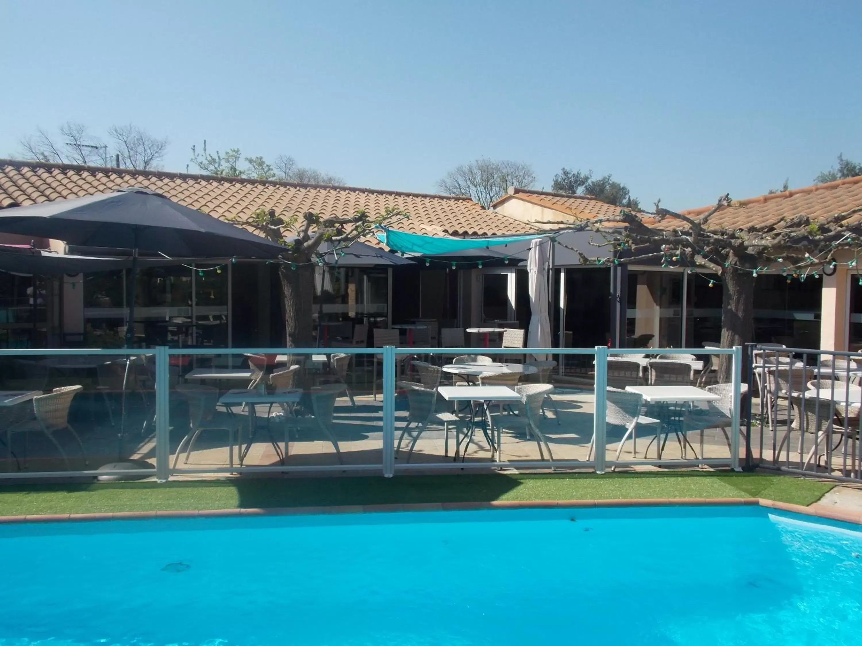 Patio, Swimming Pool in Logis Hotel Restaurant Uzès Pont du Gard