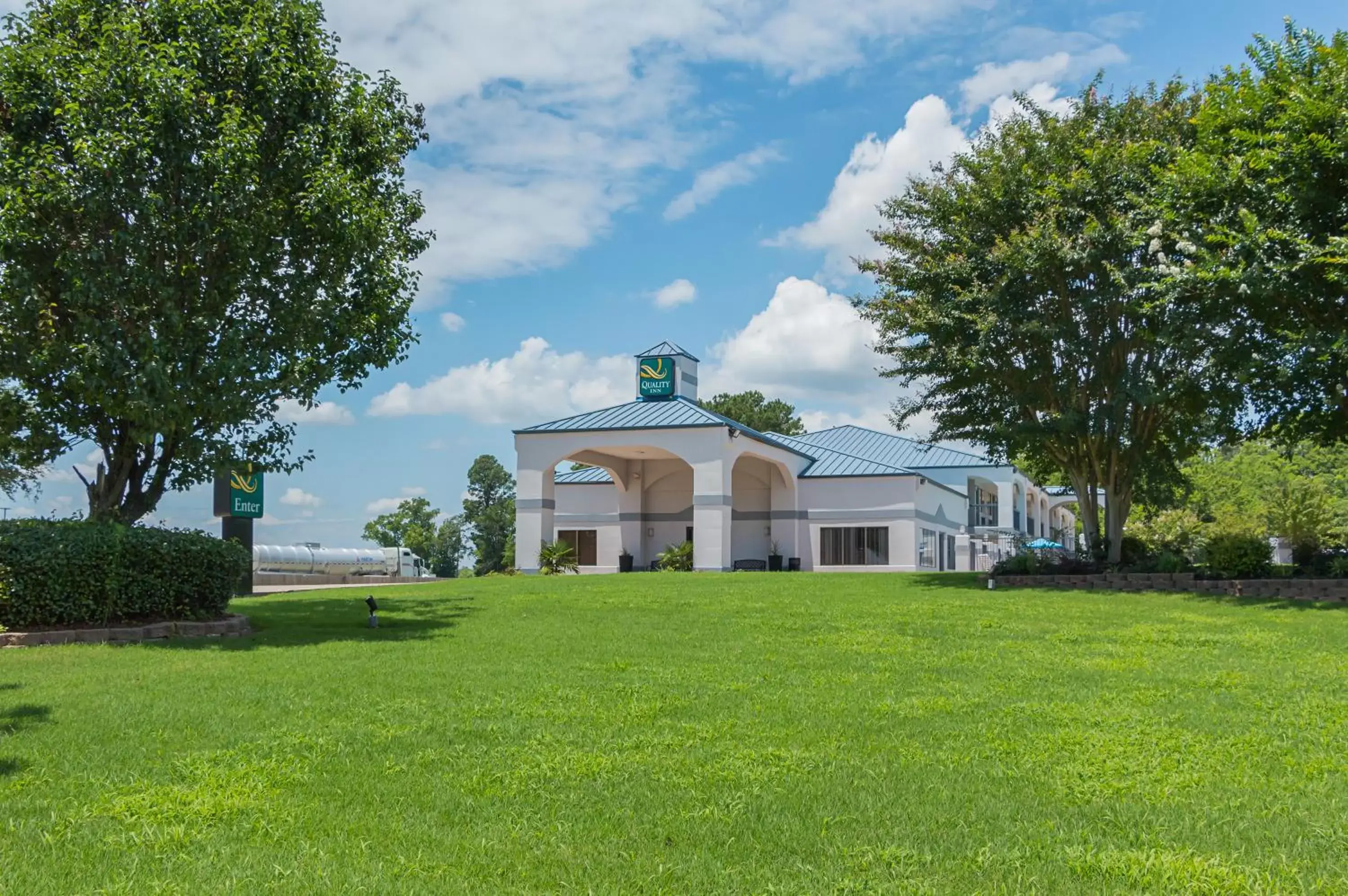 Street view in Quality Inn Carthage Street view in Quality Inn Carthage