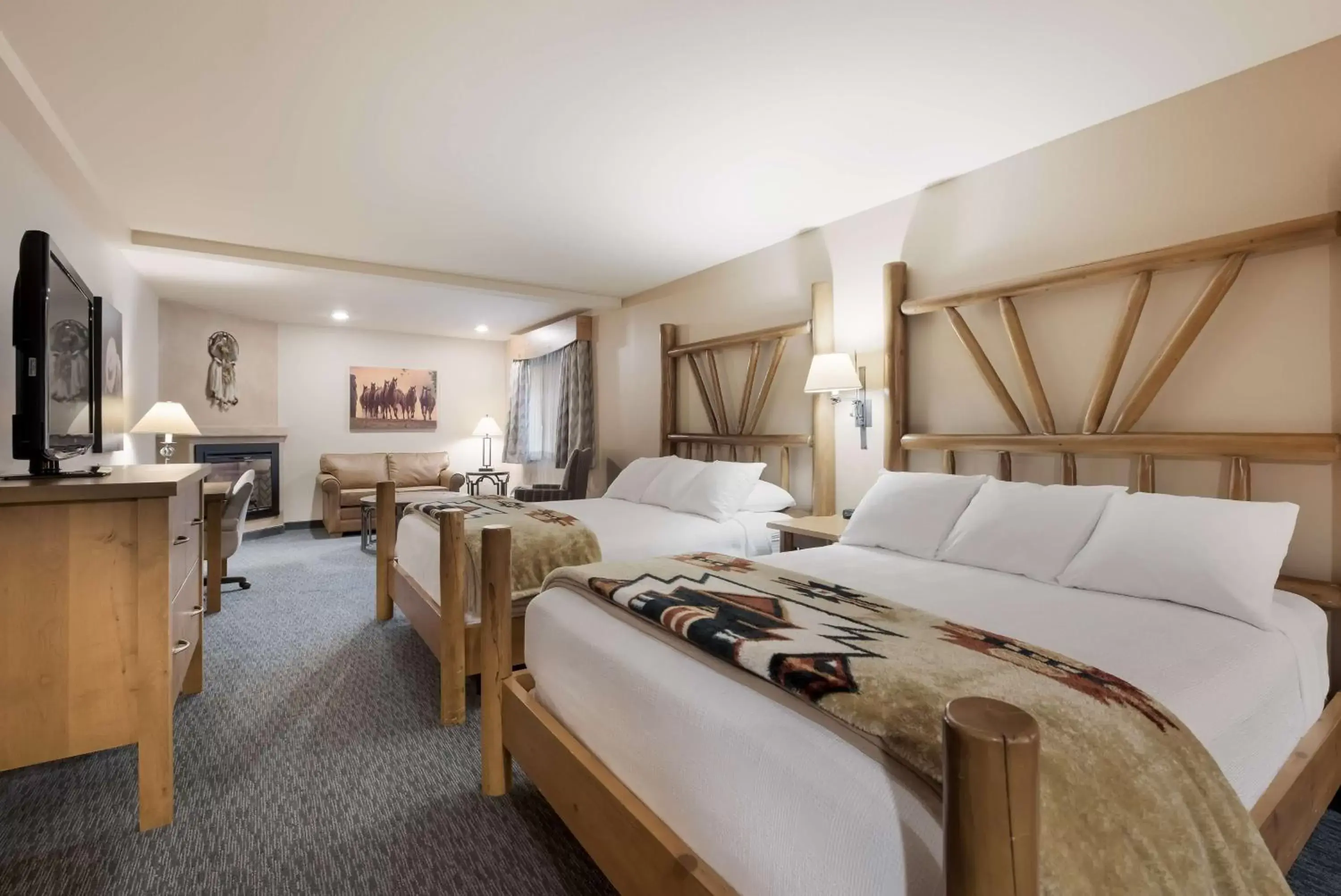 Bedroom, Bed in Best Western Plus Kentwood Lodge