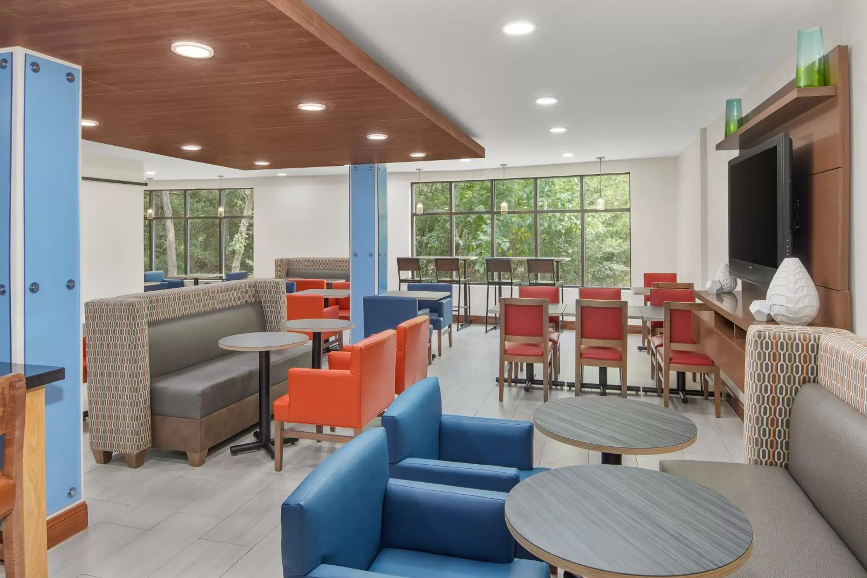 Property building in Holiday Inn Express & Suites - Hardeeville-Hilton Head by IHG Property building in Holiday Inn Express & Suites - Hardeeville-Hilton Head by IHG