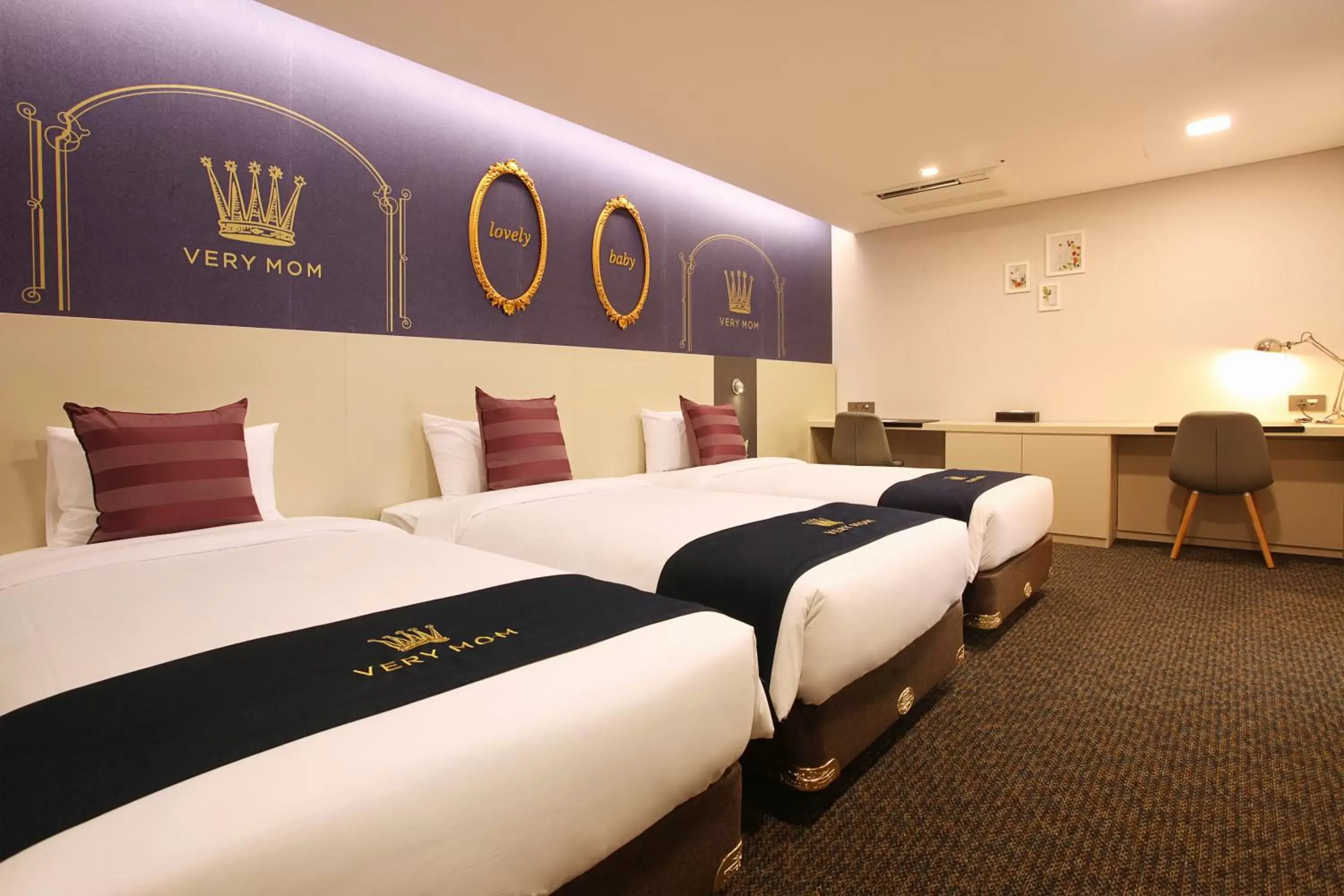 Bedroom, Business Area/Conference Room in Hotel Skypark Kingstown Dongdaemun