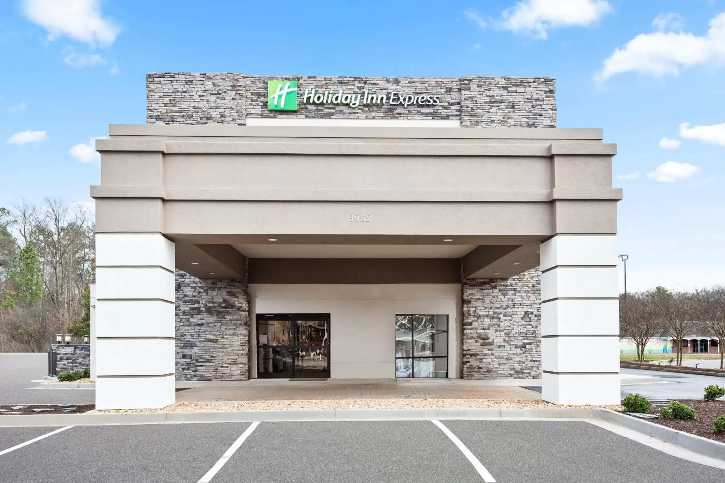 Property building in Holiday Inn Express Hopewell - Fort Lee Area, an IHG Hotel