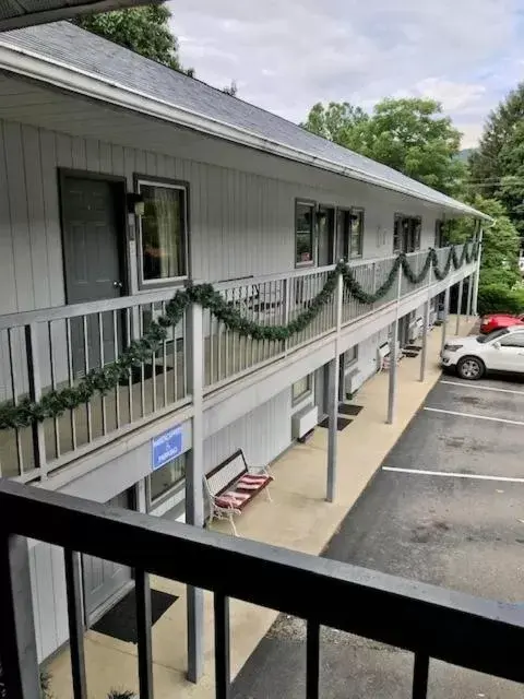 Balcony/Terrace in Four Seasons Inn