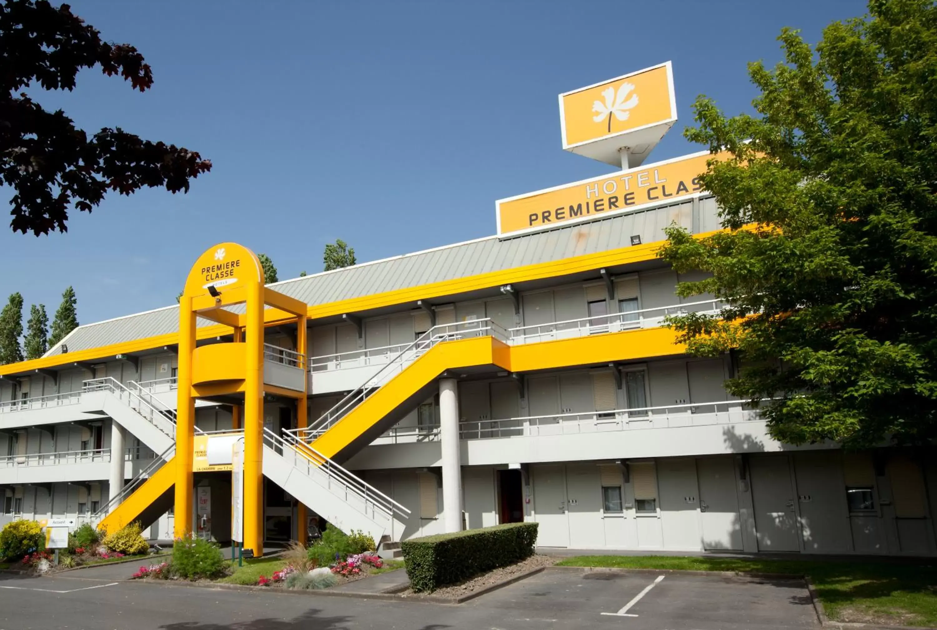 Facade/entrance, Property Building in Premiere Classe Caen Est - Mondeville