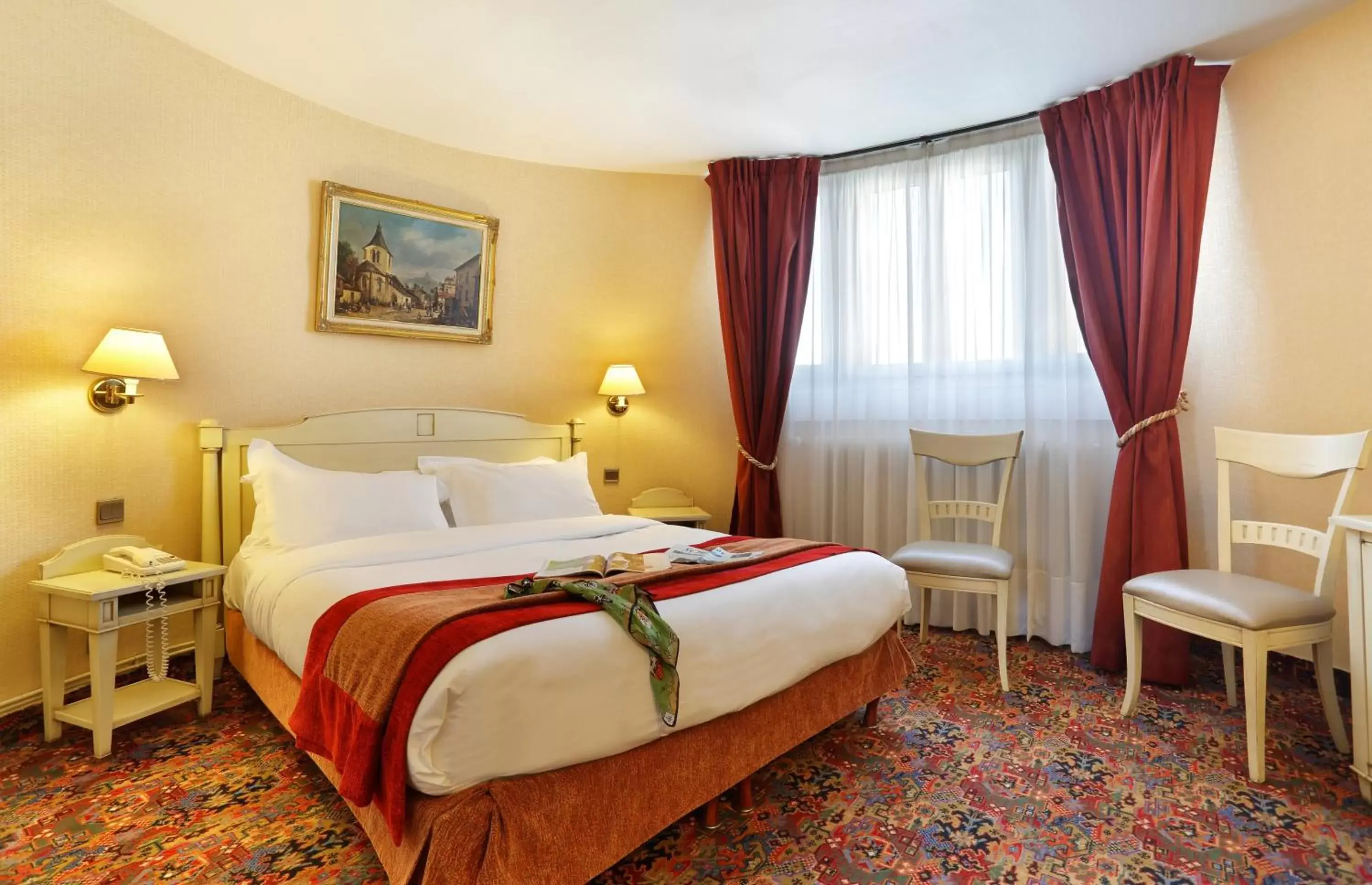 Bedroom, Bed in Hotel Paix Republique