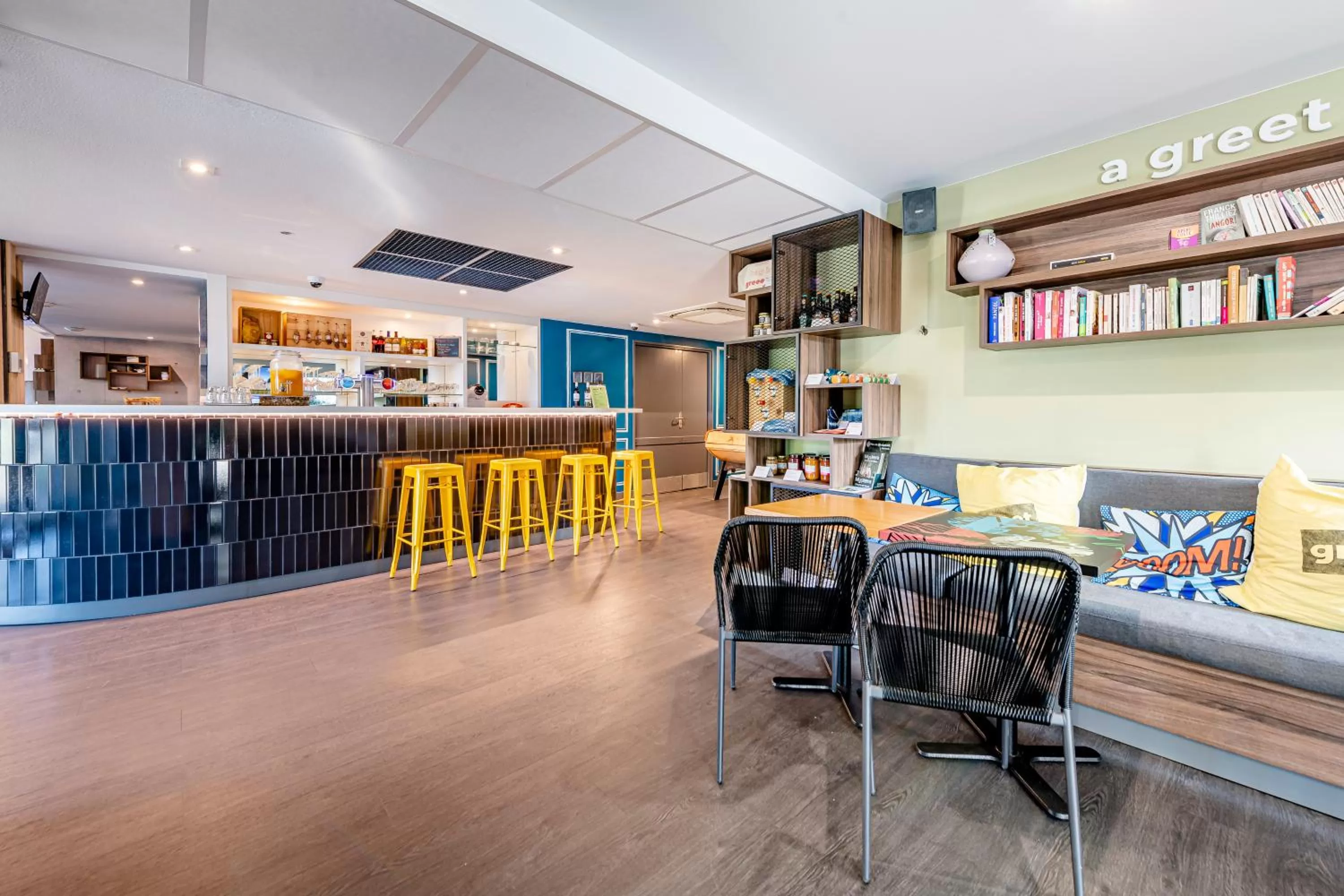 Library in Greet Hotel Bordeaux Floirac Arena