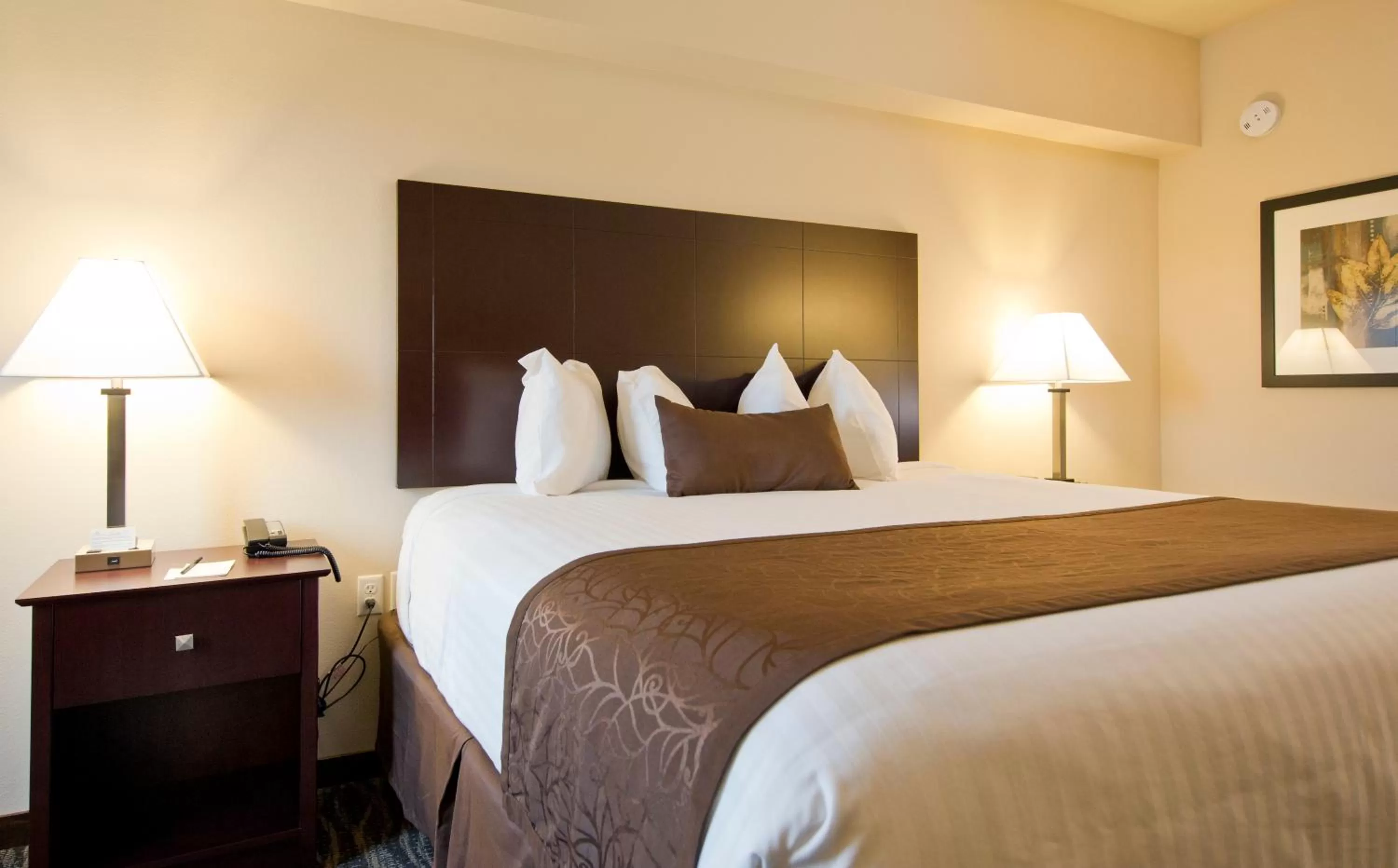 Bed in Cobblestone Inn & Suites - Boone