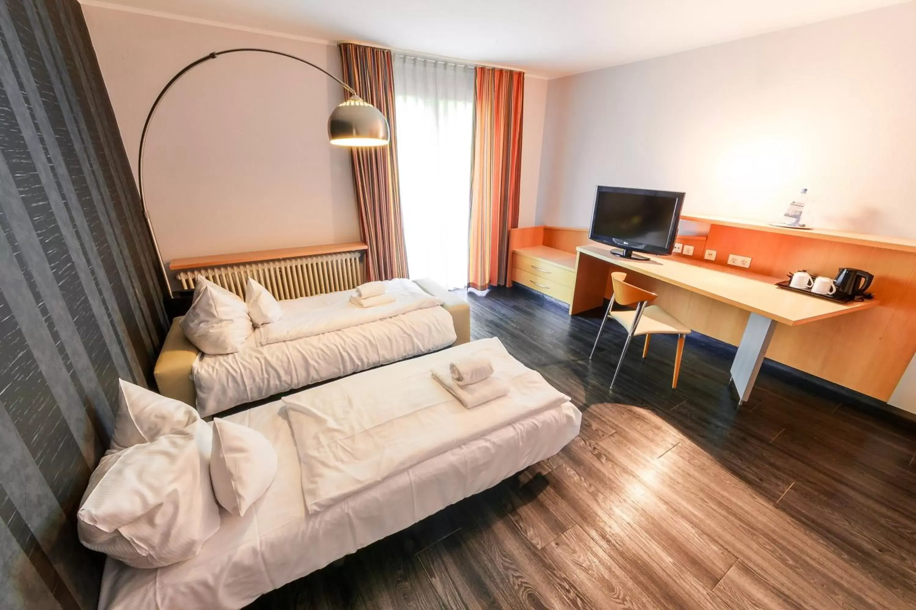 Bedroom, TV/Entertainment Center in Best Western Plaza Hotel Stuttgart-Ditzingen