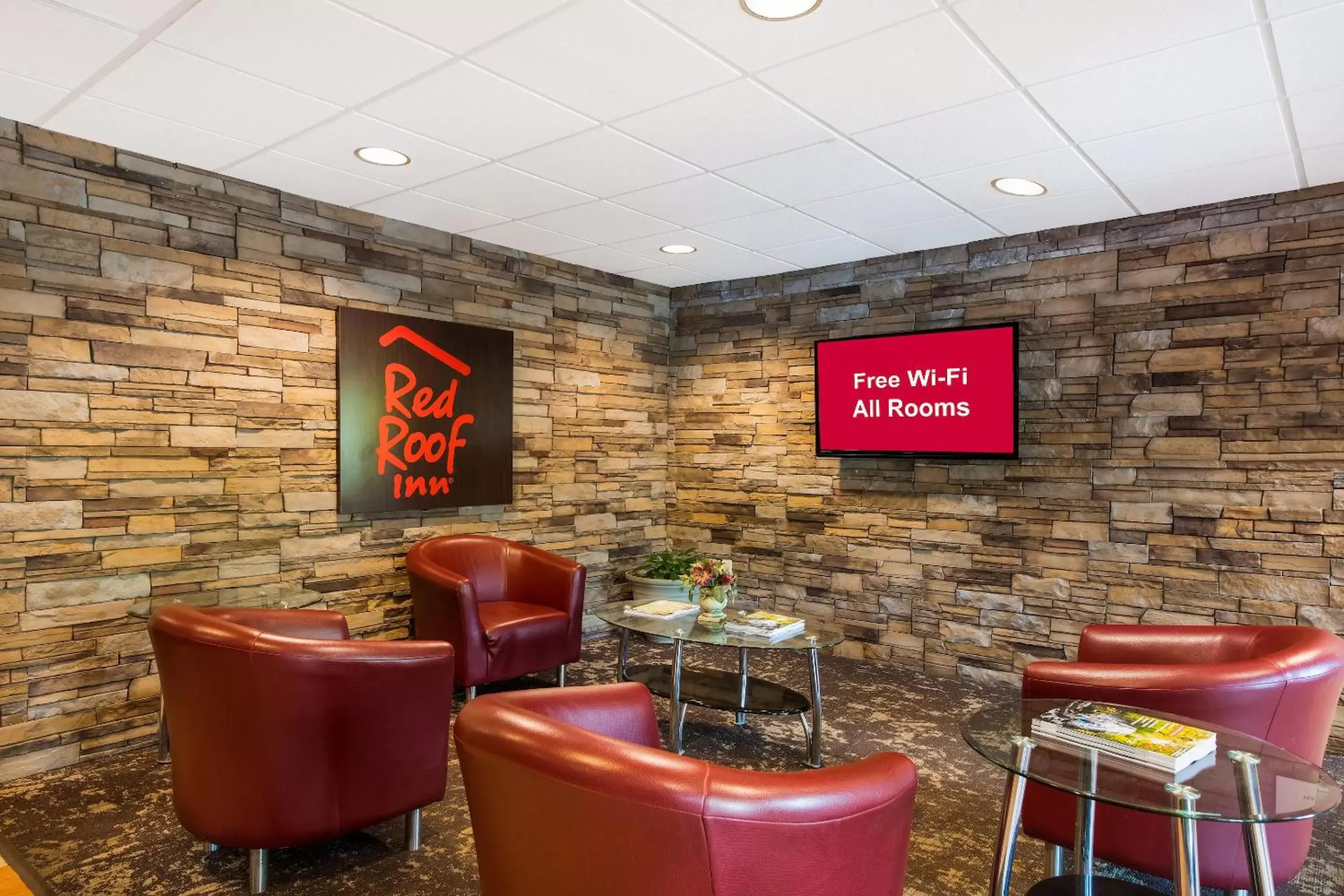 Lobby or reception, Lounge/Bar in Red Roof Inn Hendersonville