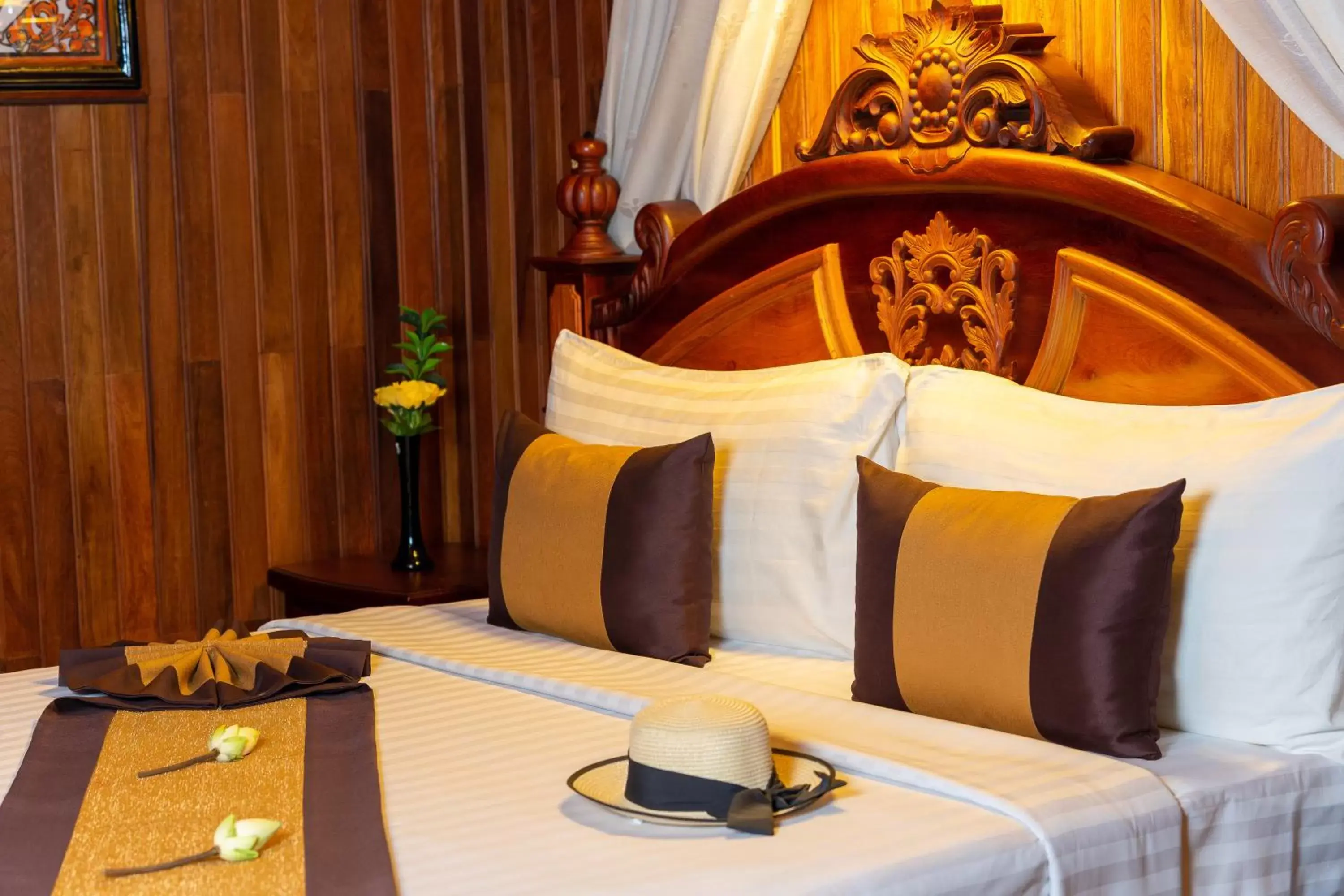 Bed in Ta Prohm Hotel & Spa