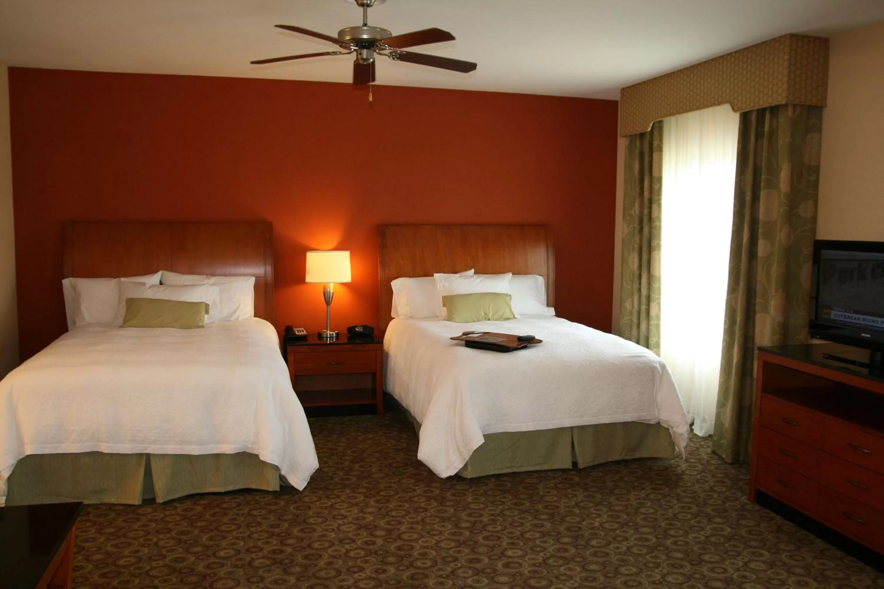 Bed in Hampton Inn & Suites Buffalo