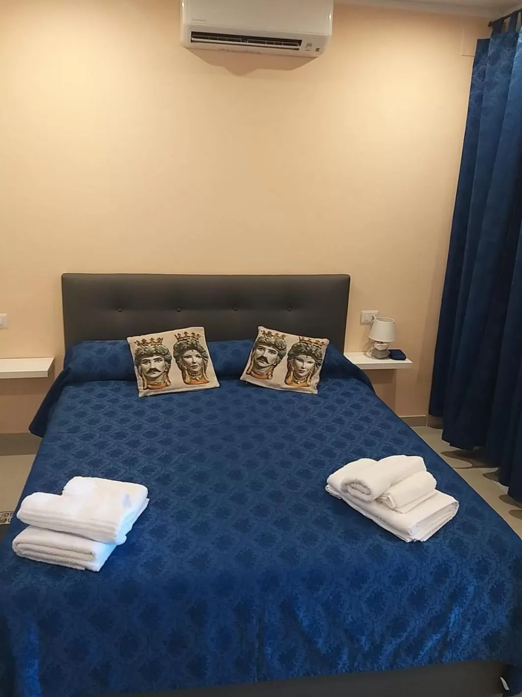 Bedroom, Bed in ToviMar Apartments