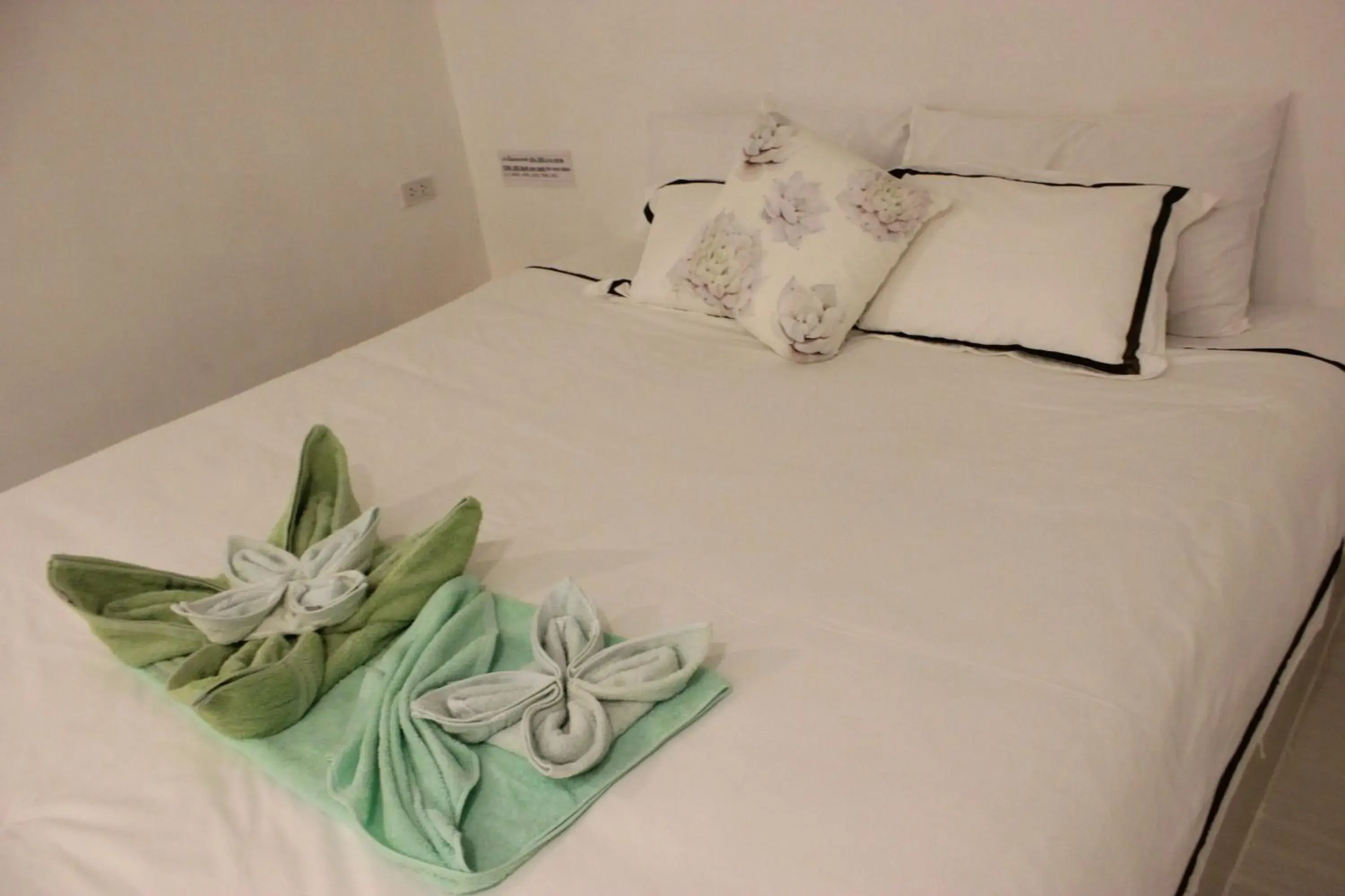 Bed in 1715 House - White Rhino Bed in 1715 House - White Rhino