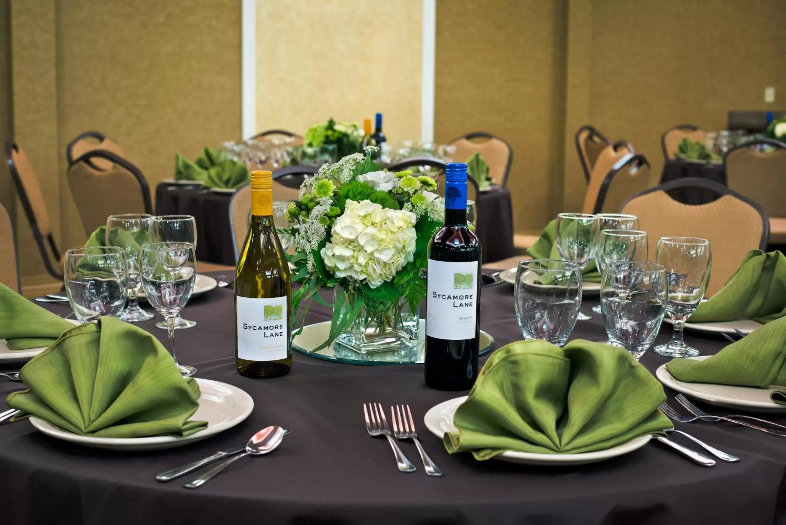 Banquet/Function facilities, Restaurant/Places to Eat in Oxford Suites Boise