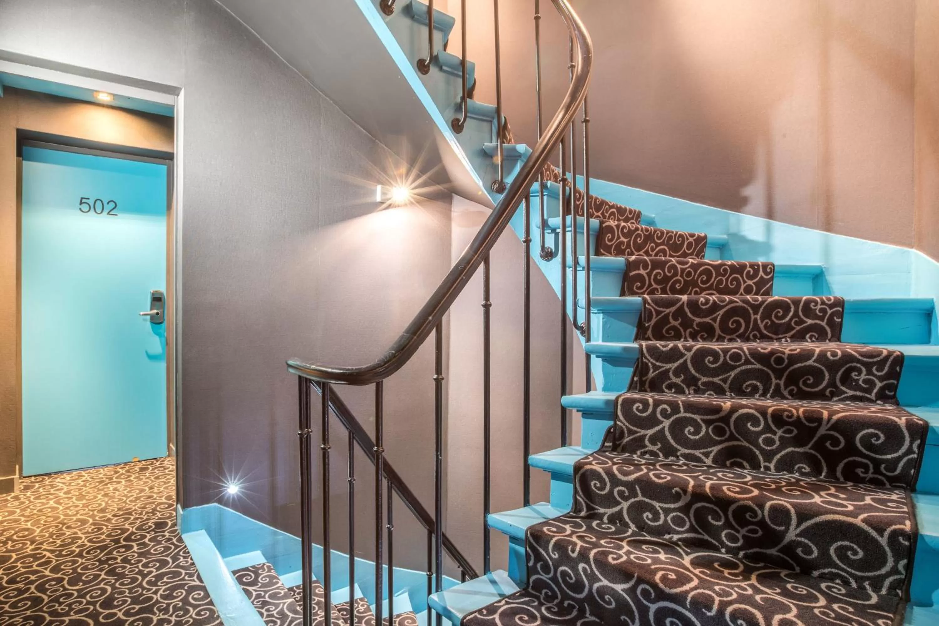 Property building in Prince Albert Montmartre