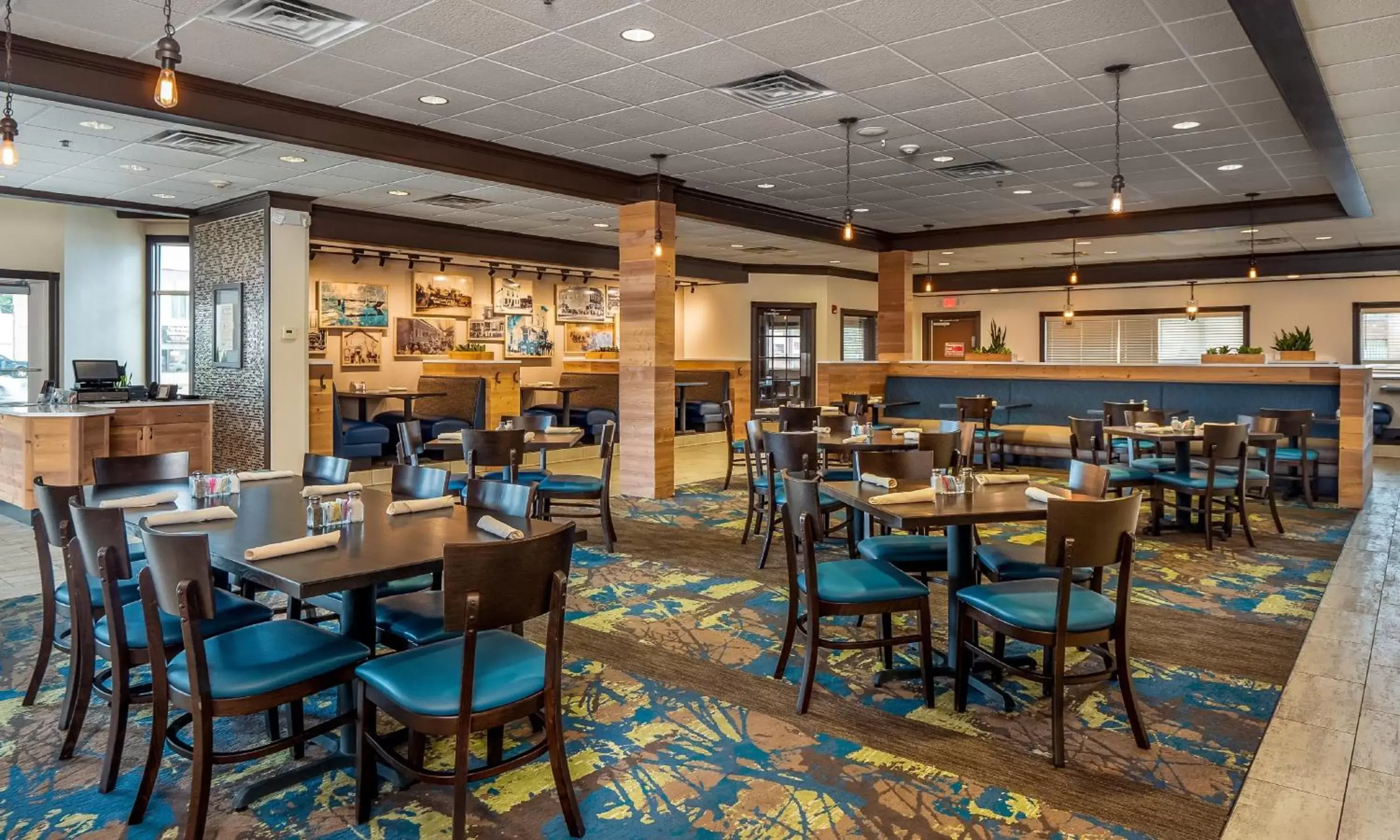 Restaurant/Places to Eat in Holiday Inn Conference Center Marshfield, an IHG Hotel