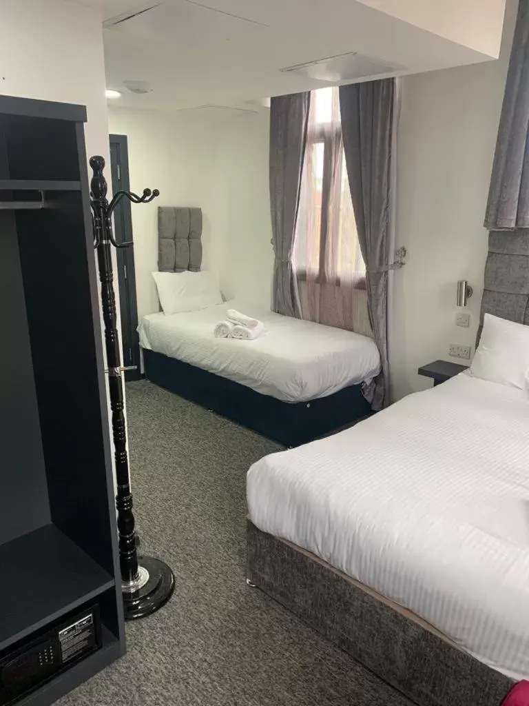 Bed in Trivelles Regency, Nottingham Bed in Trivelles Regency, Nottingham