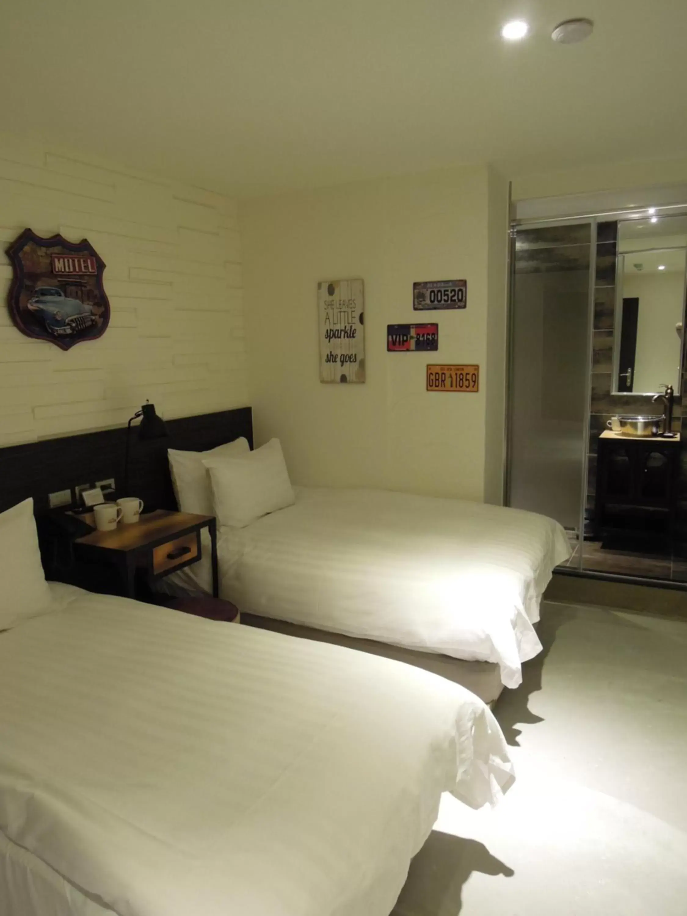 Photo of the whole room, Bed in Re-Change Hotel Taipei