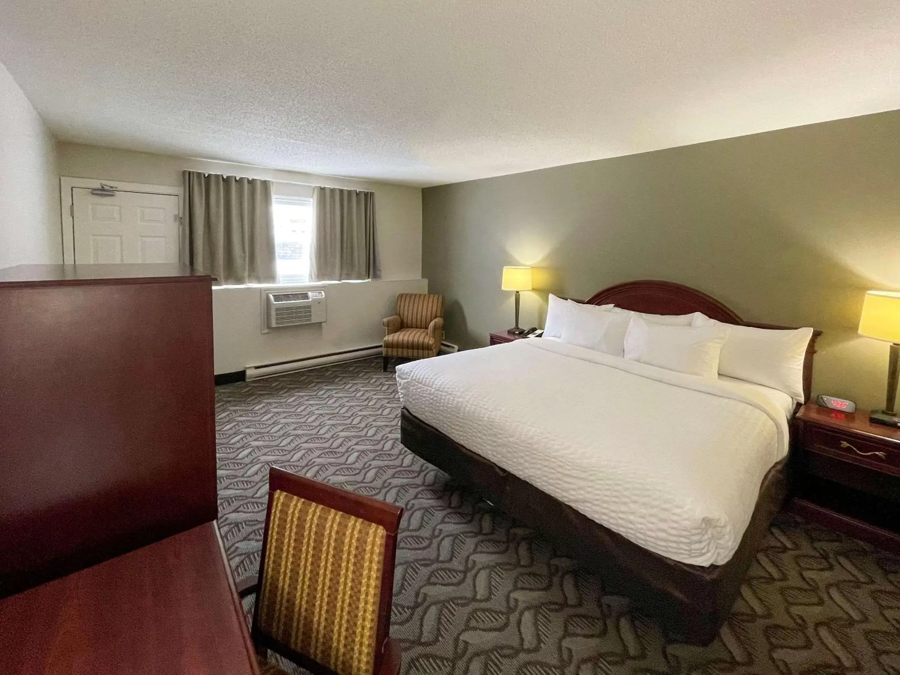 Photo of the whole room, Bed in Rodeway Inn