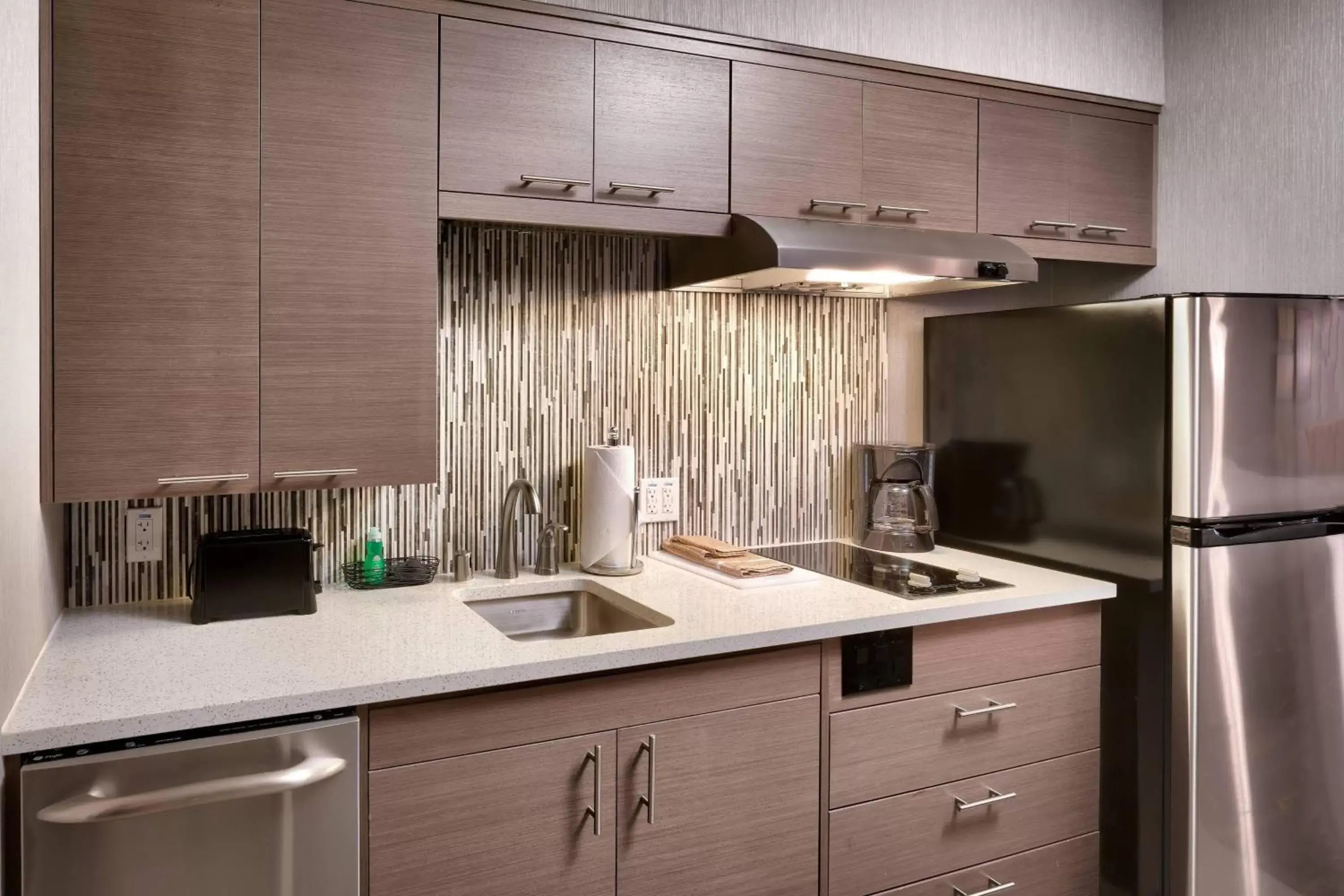 Kitchen or kitchenette, Kitchen/Kitchenette in TownePlace Suites by Marriott Los Angeles LAX/Hawthorne