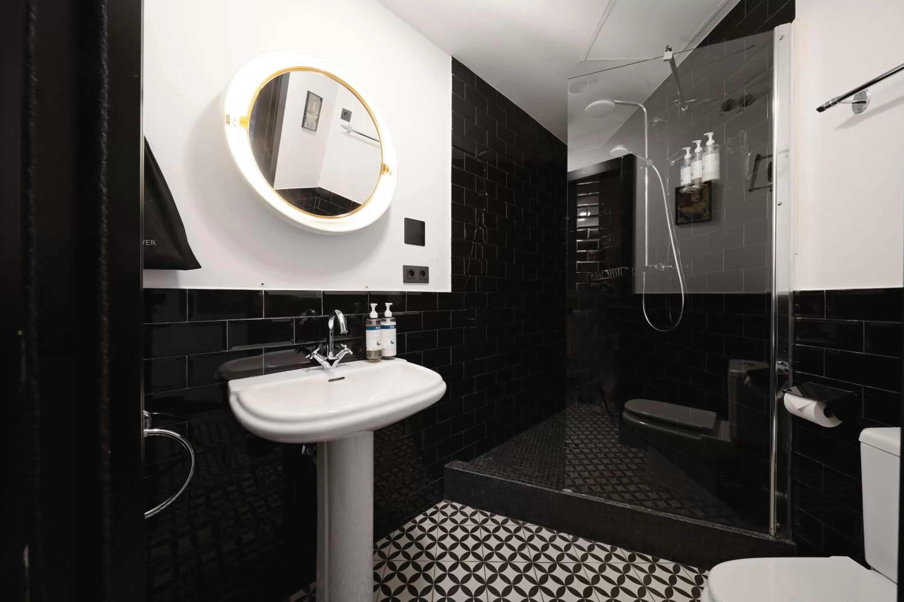 Bathroom in Numa Barcelona Roca