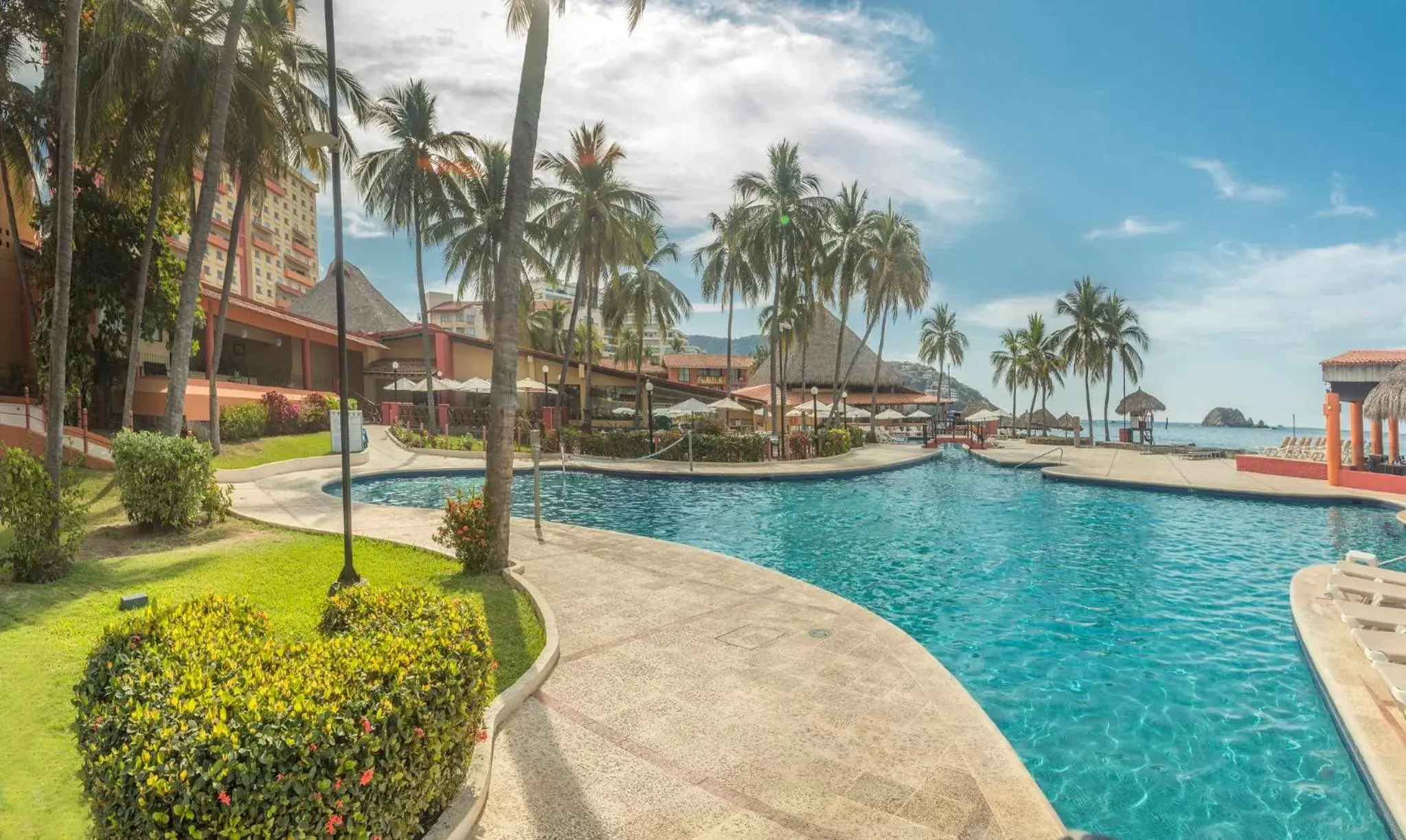 Swimming Pool in Holiday Inn Resort Ixtapa All-Inclusive, an IHG Hotel