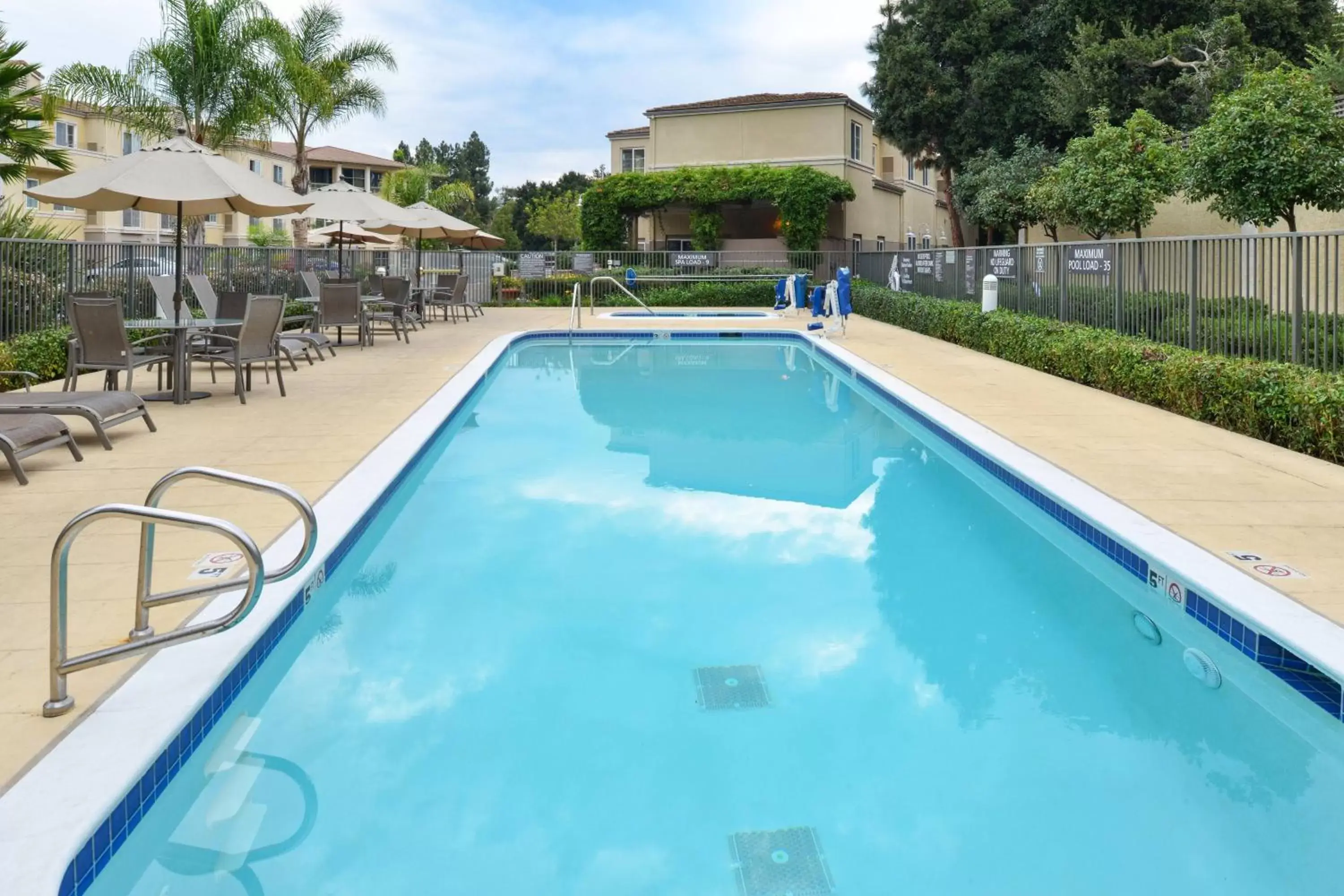 Swimming Pool in Residence Inn Palo Alto Los Altos