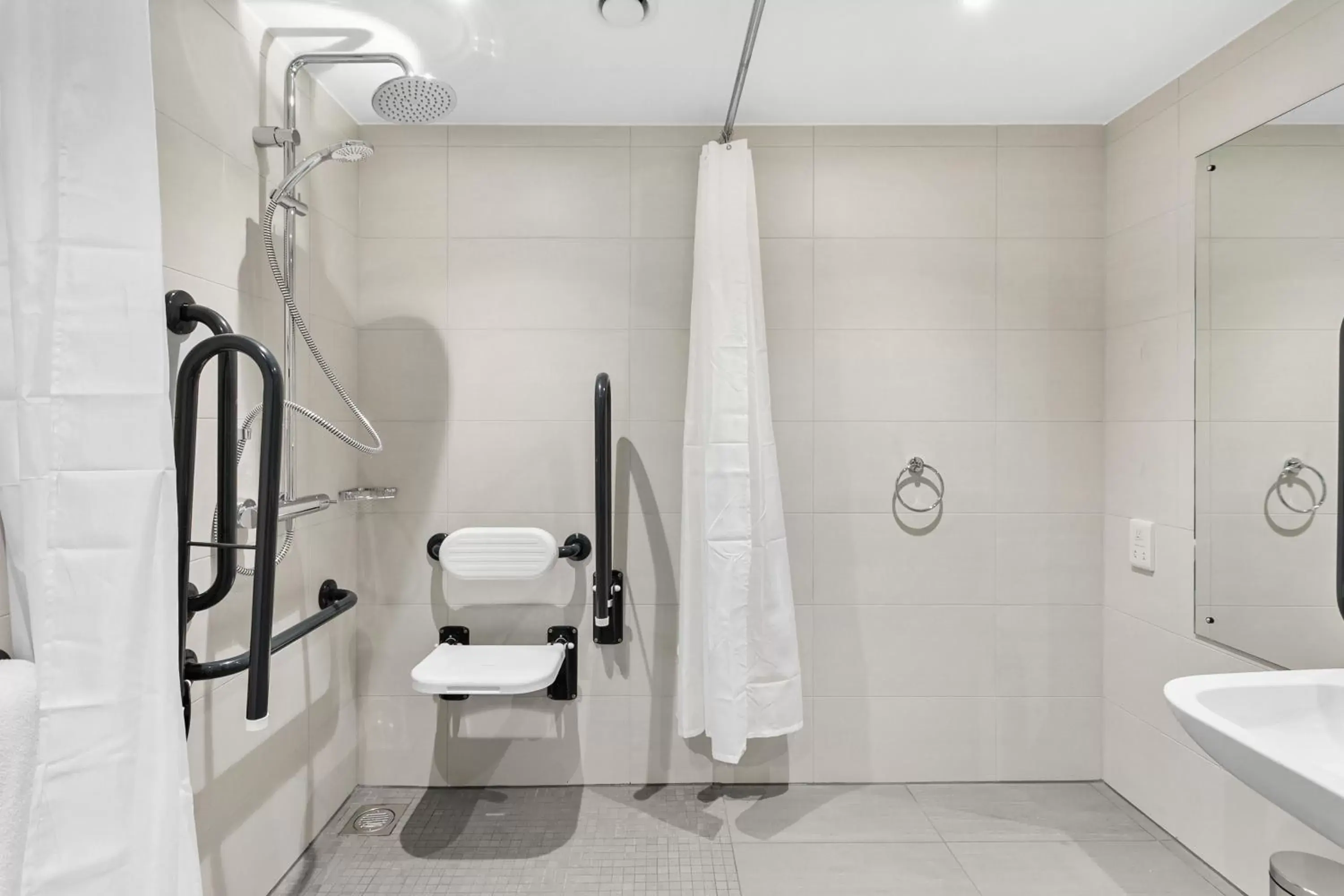 Property building, Bathroom in Mercure Paignton Hotel