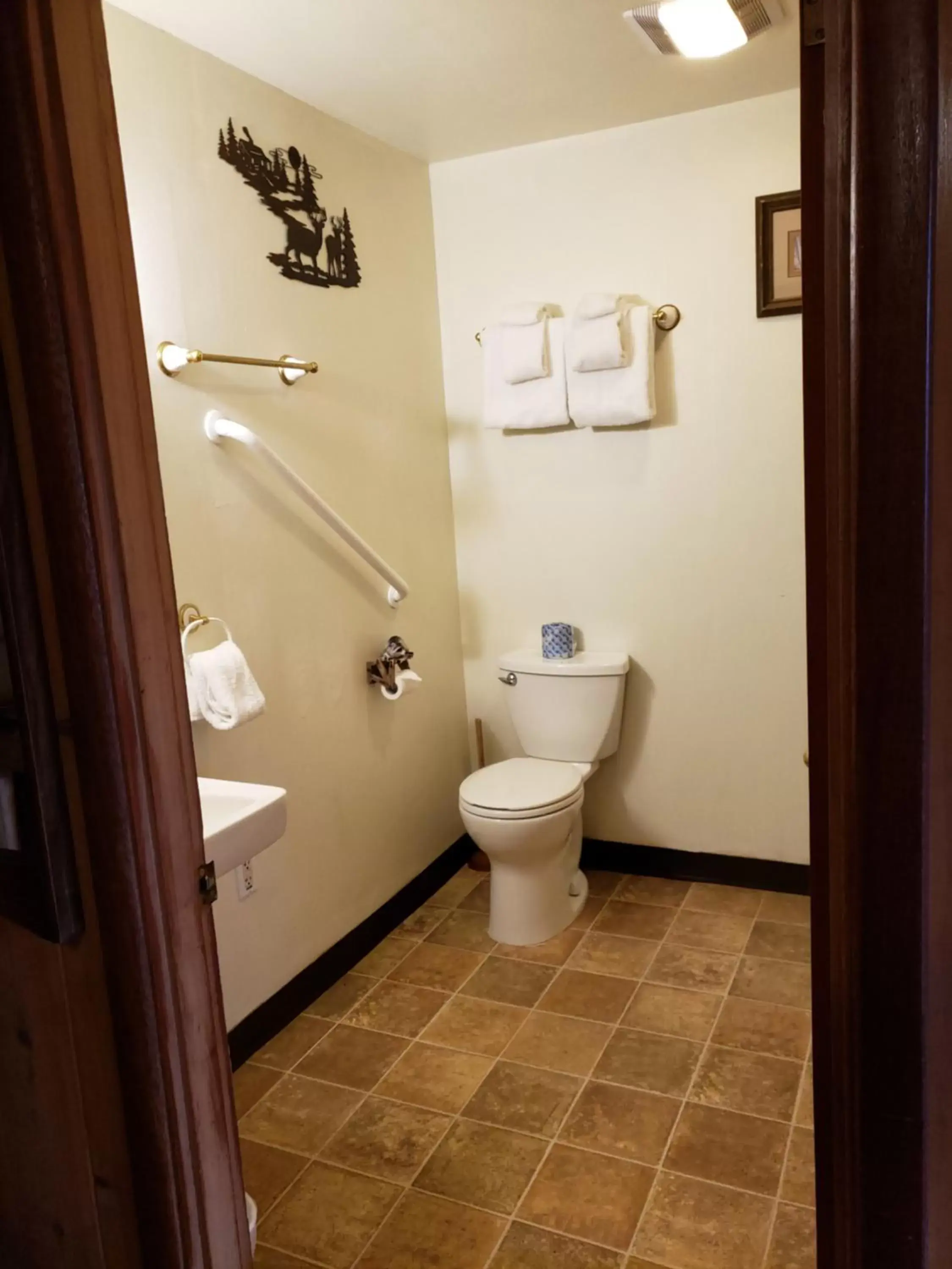 Toilet, Bathroom in CRESCENT MOON MOTEL