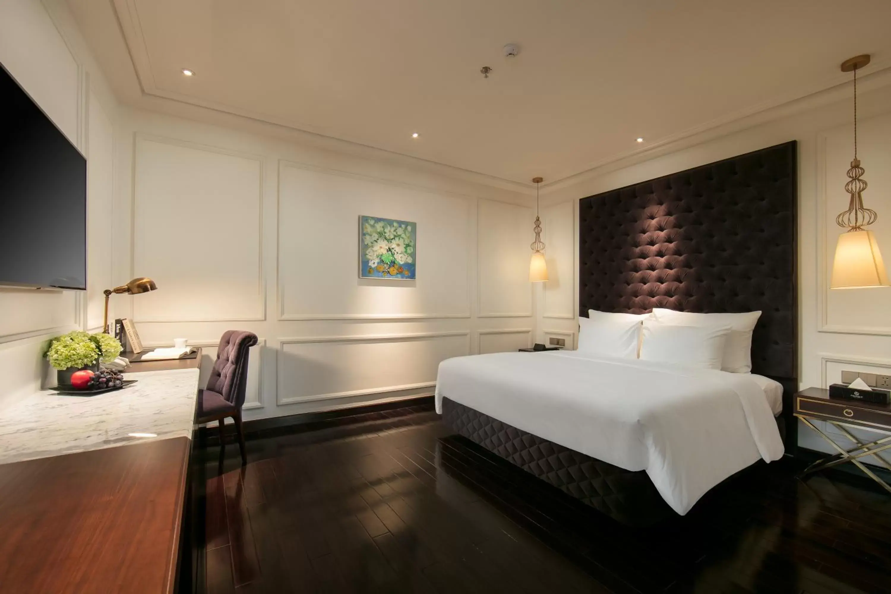 Photo of the whole room, Bed in Anatole Hotel Hanoi