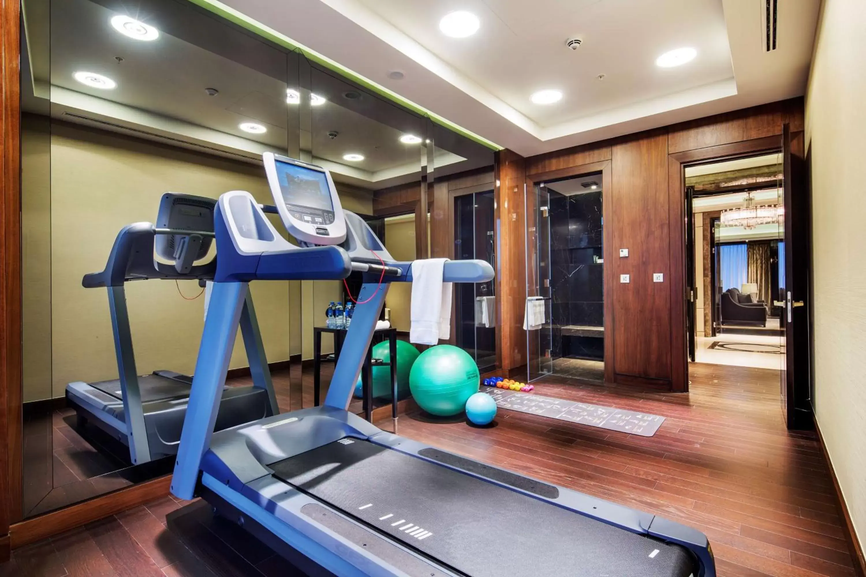 Photo of the whole room, Fitness Center/Facilities in Hilton Istanbul Bomonti