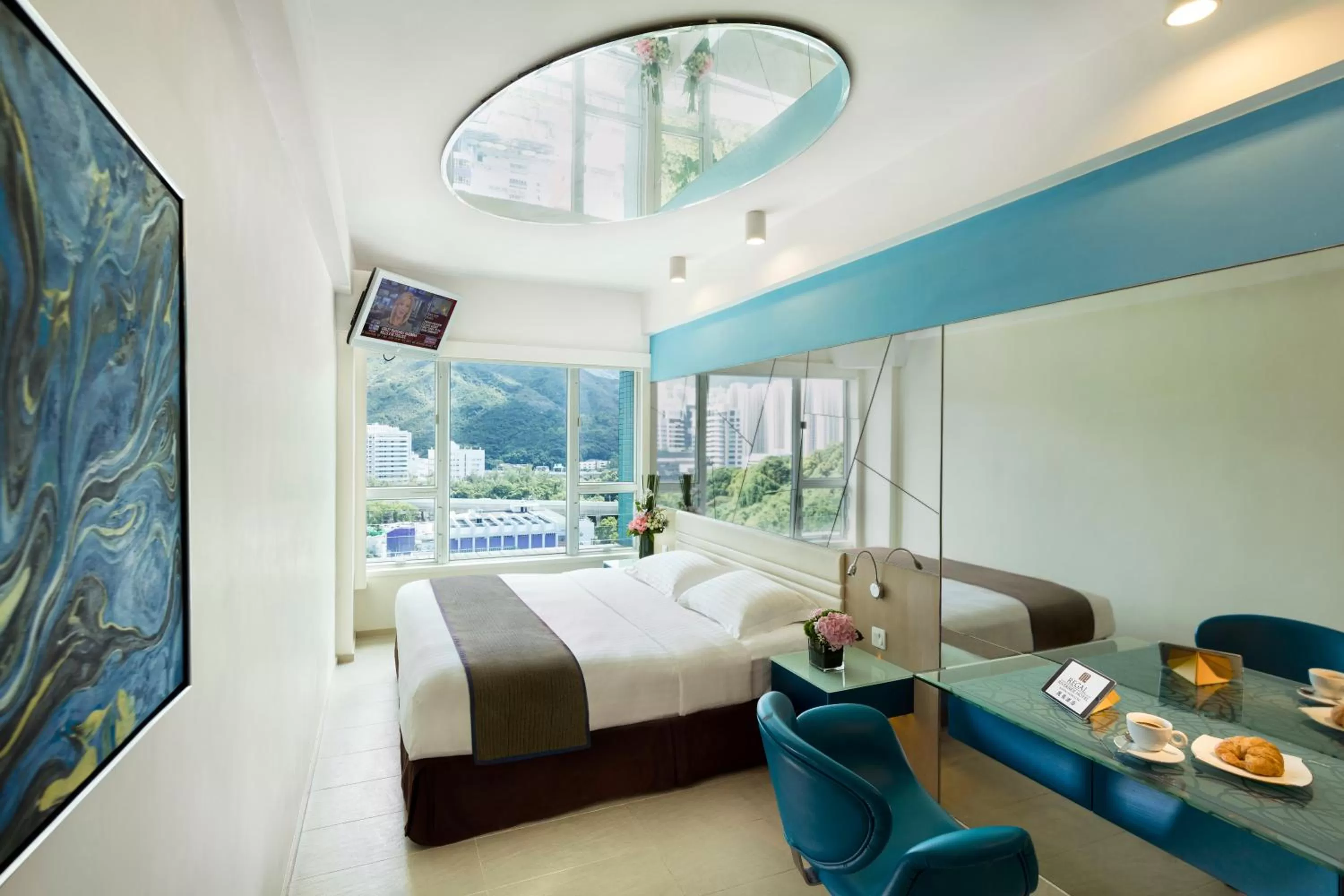 Bed in Regal Riverside Hotel